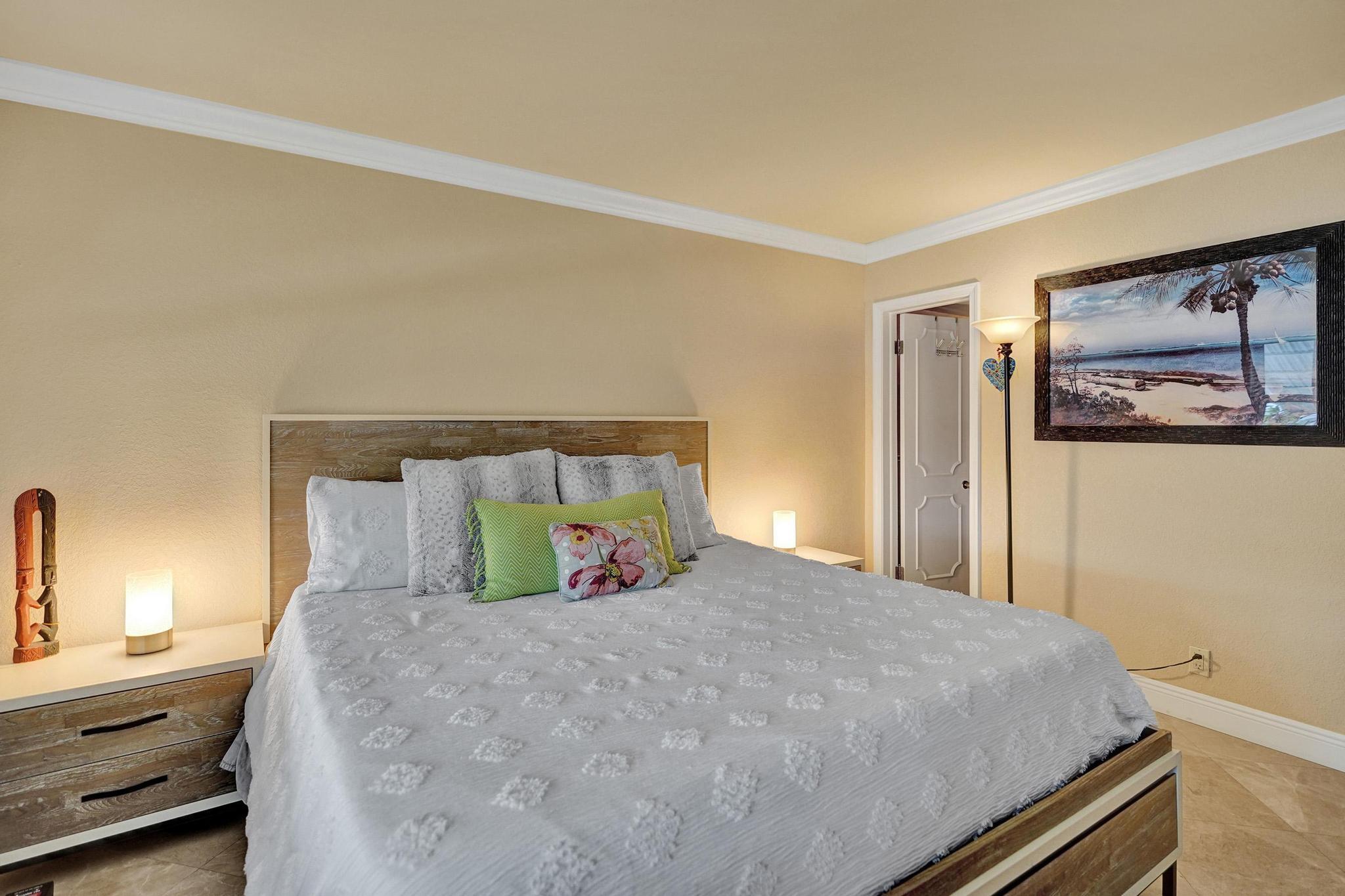 2820 NE 30th Street Apt 2
