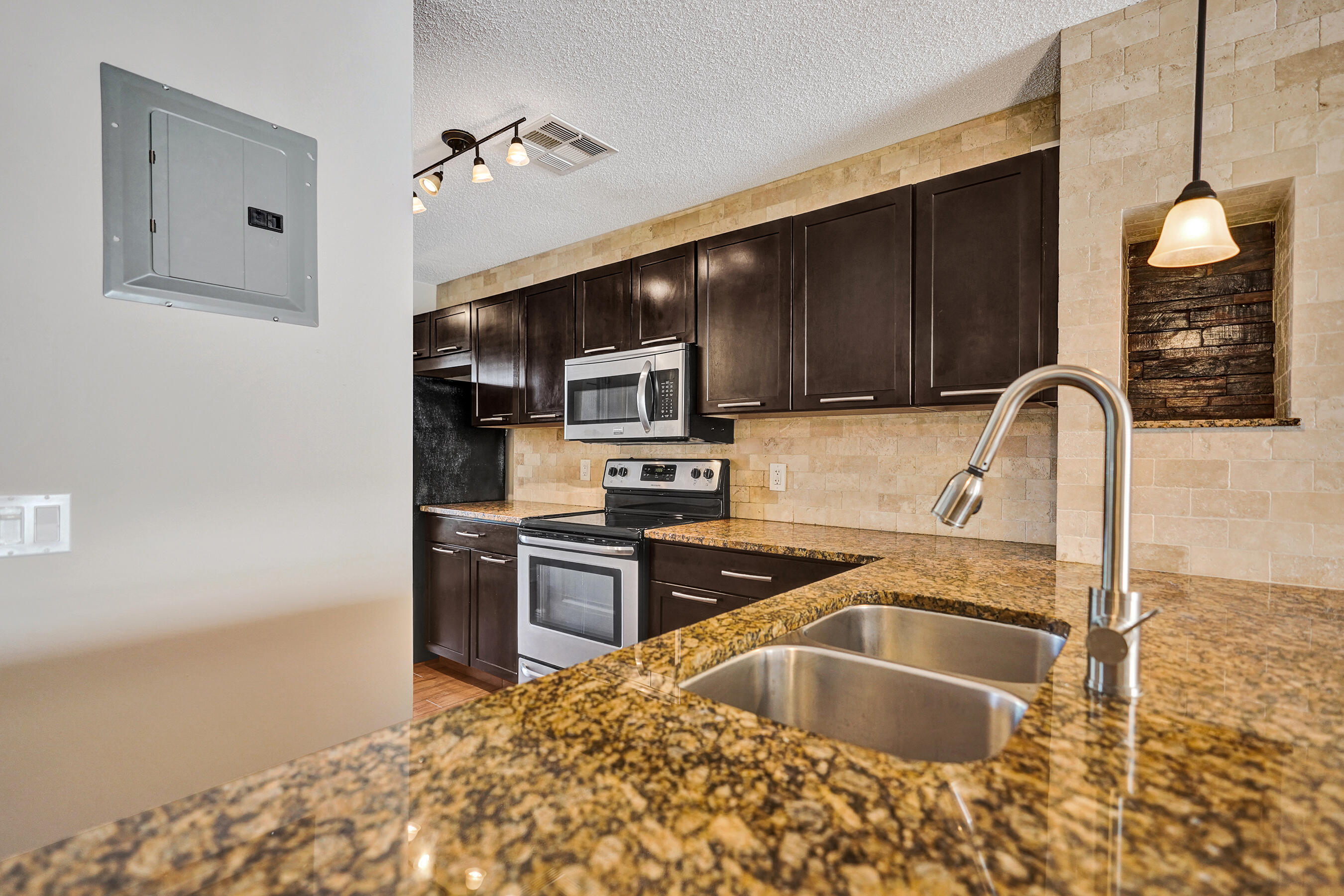 1140 Boxwood Drive 102