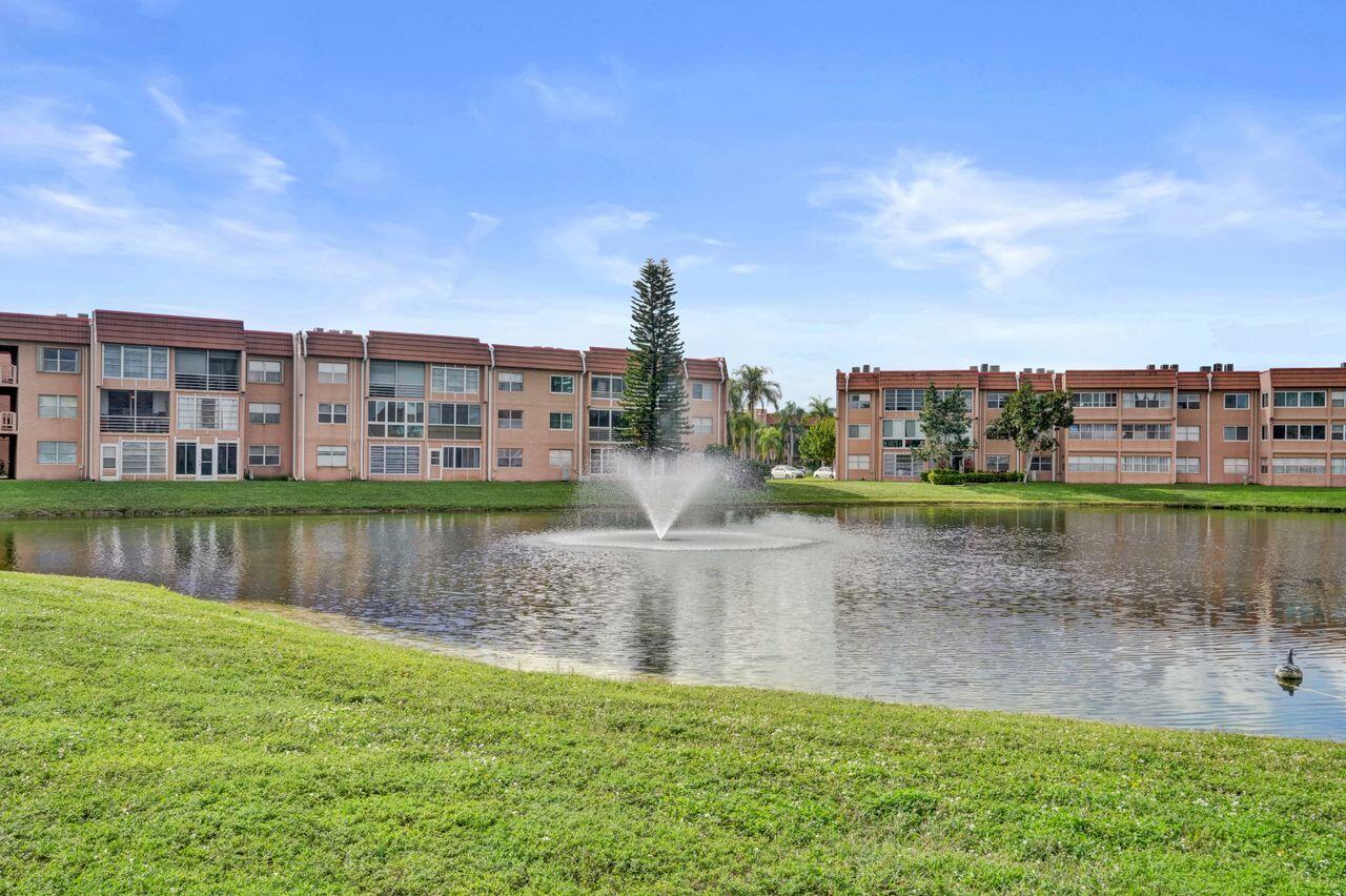 9460 Sunrise Lakes Boulevard Unit: 106