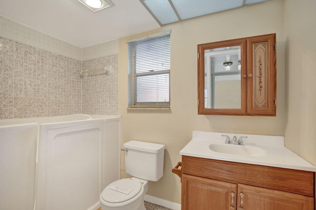 9460 Sunrise Lakes Boulevard Unit: 106