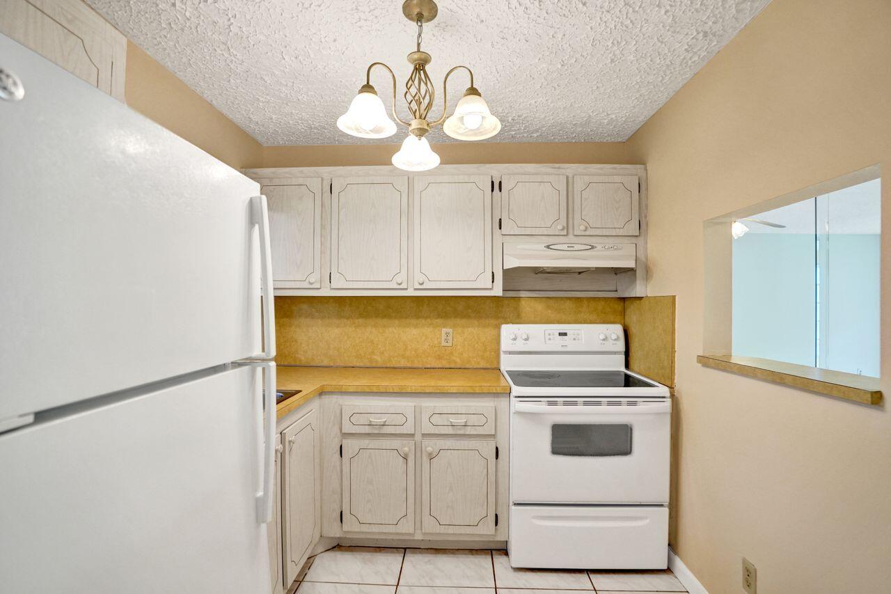9460 Sunrise Lakes Boulevard Unit: 106