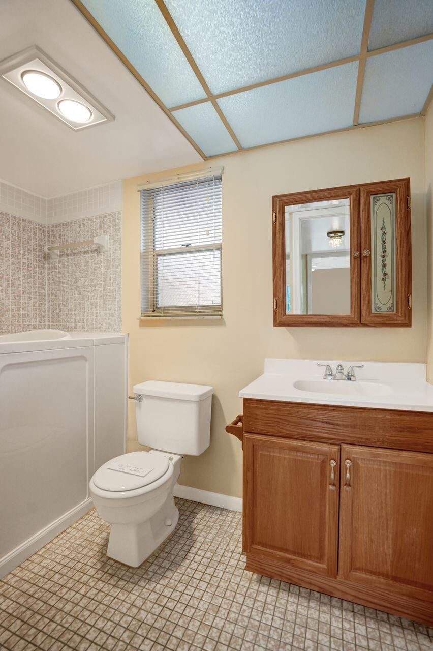 9460 Sunrise Lakes Boulevard Unit: 106