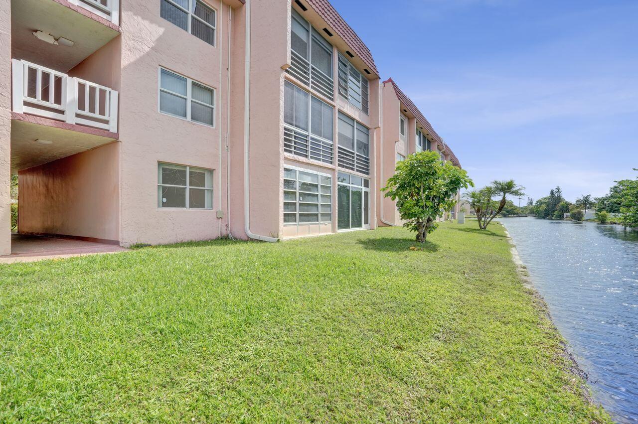 9460 Sunrise Lakes Boulevard Unit: 106