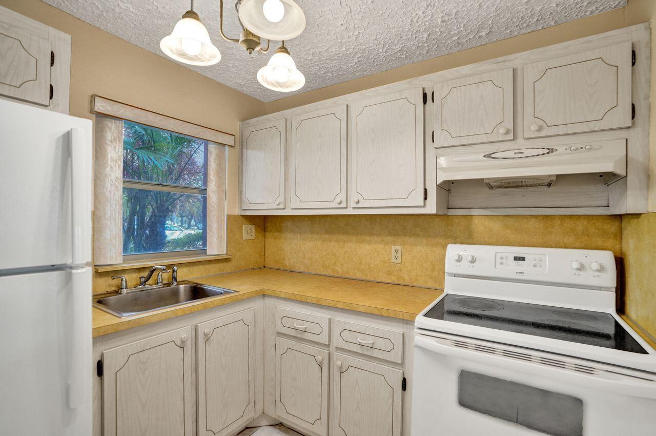 9460 Sunrise Lakes Boulevard Unit: 106