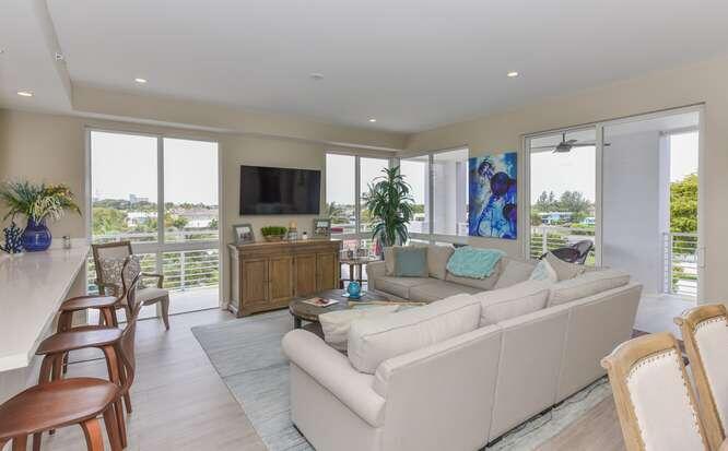 51 SE 19th Avenue 401