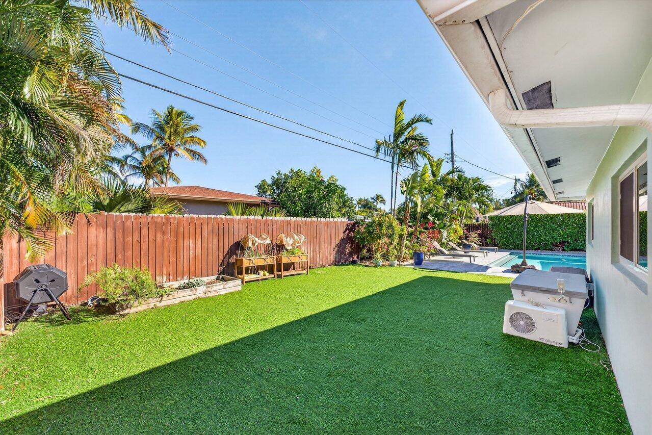 1581 SE 4th Court