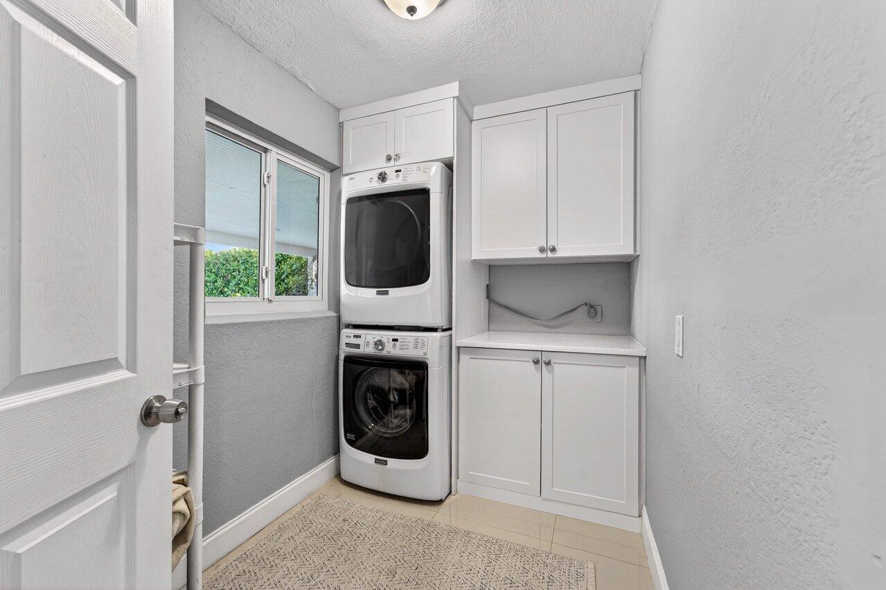 1581 SE 4th Court
