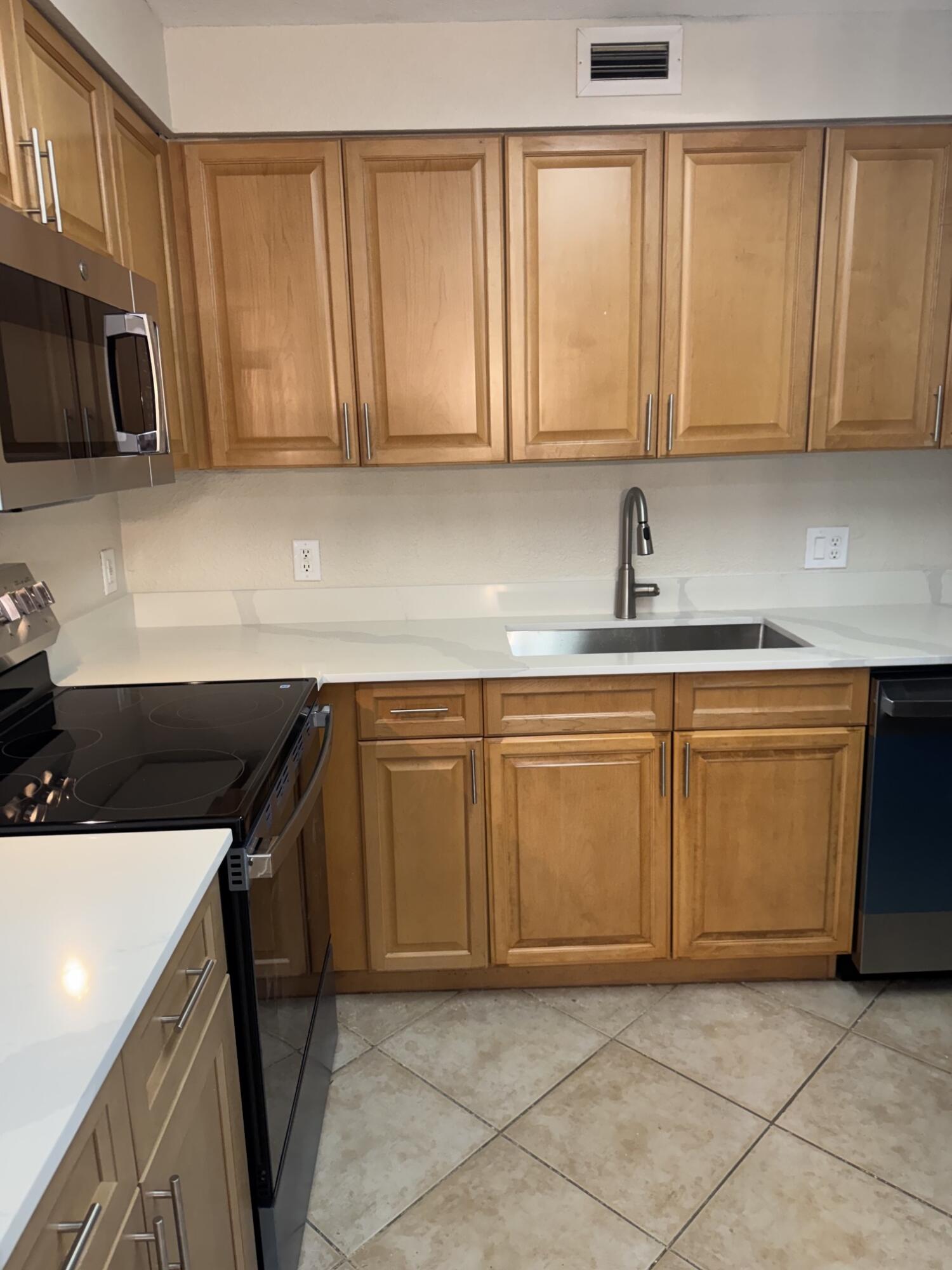 1000 Spanish River Road 3b