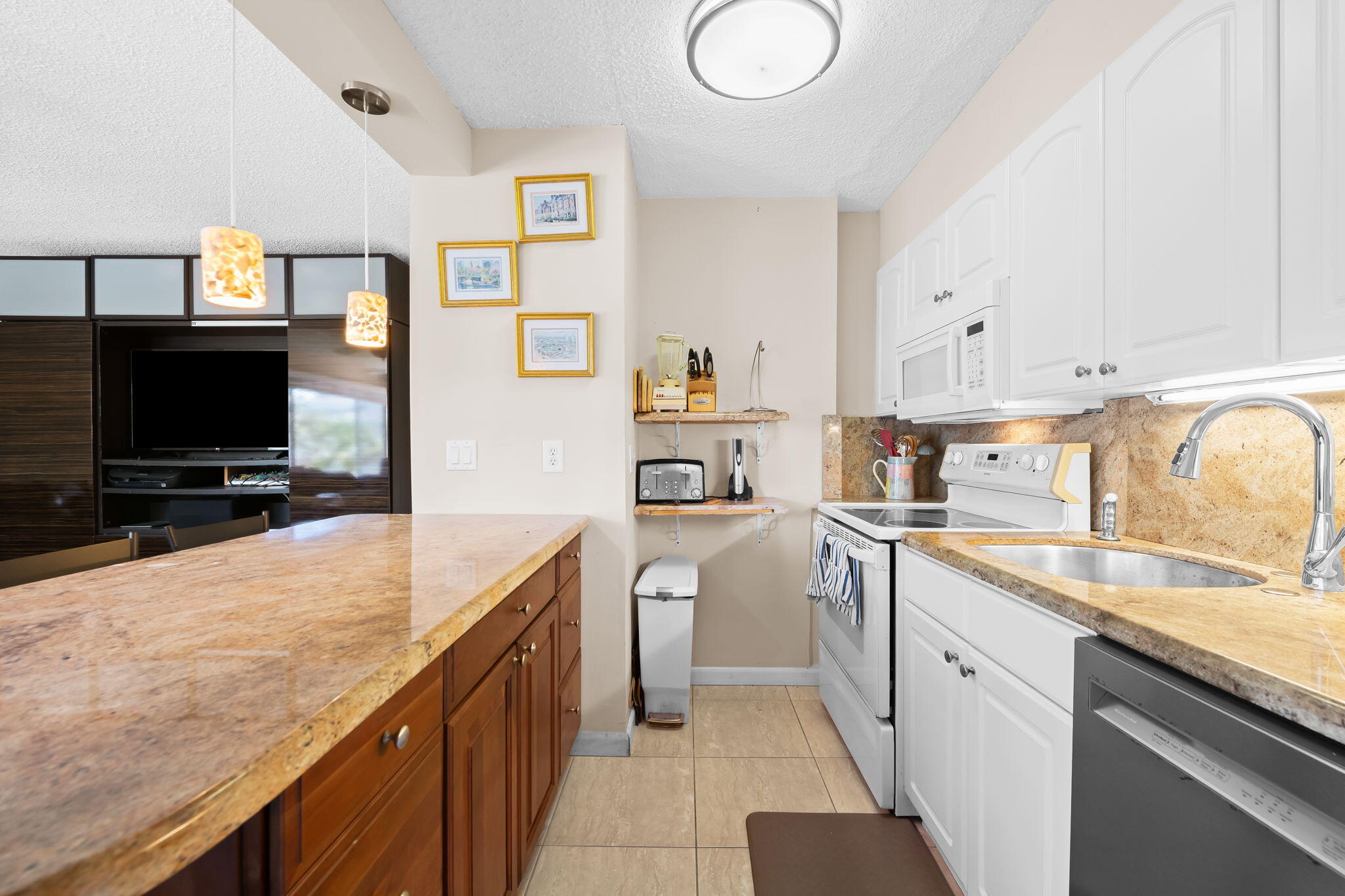 2825 NE 33rd 201