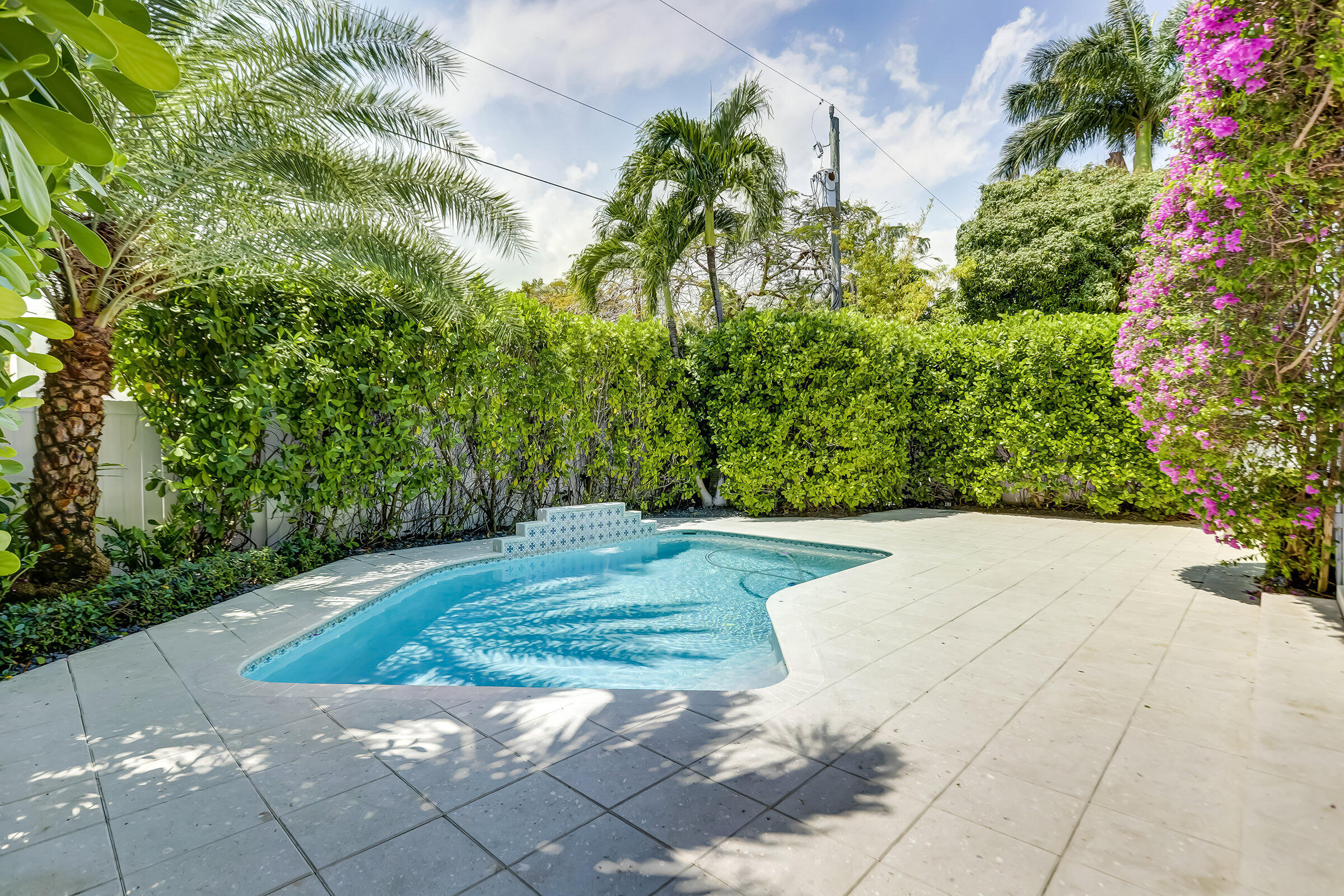 425 NE 11th Avenue