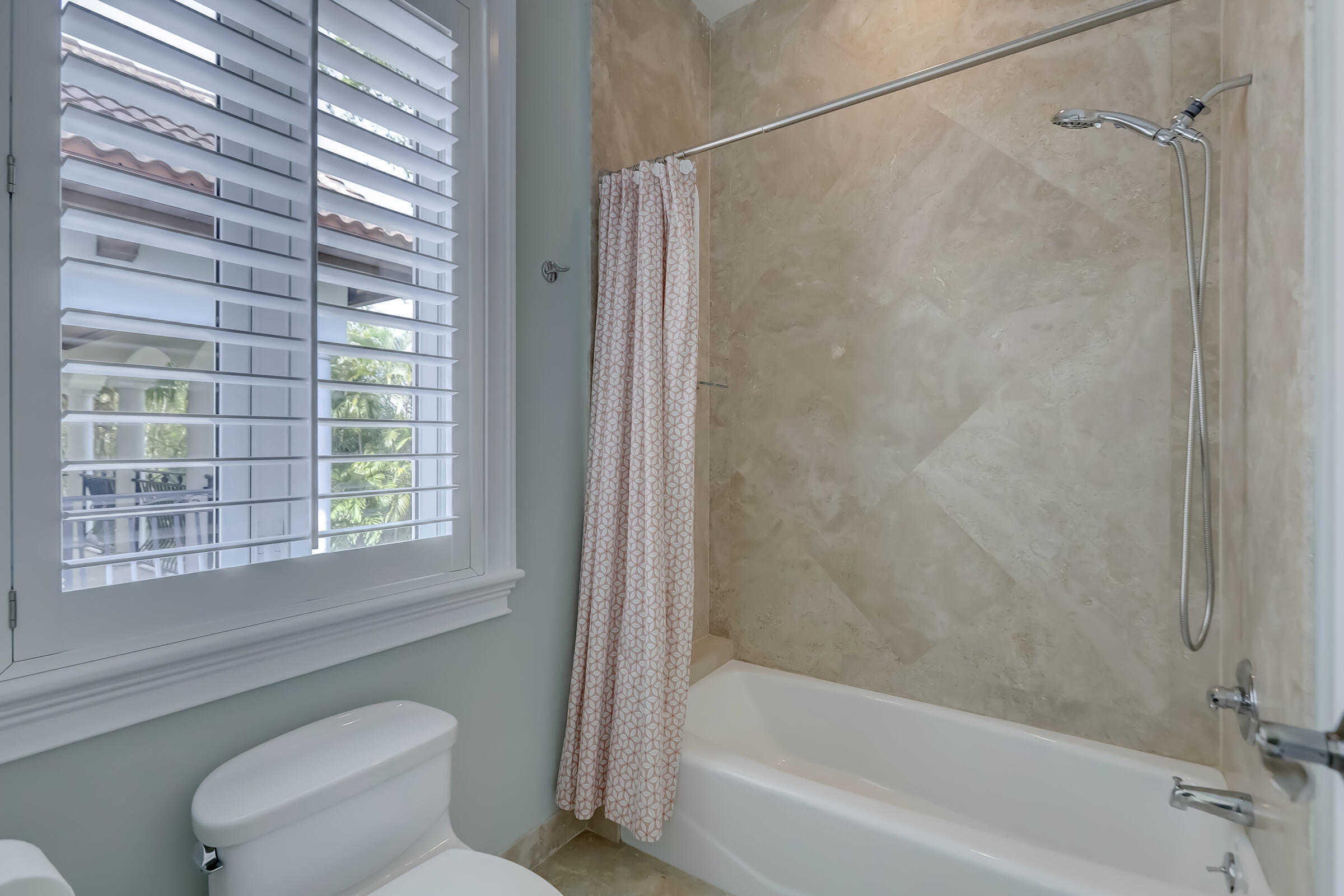 425 NE 11th Avenue