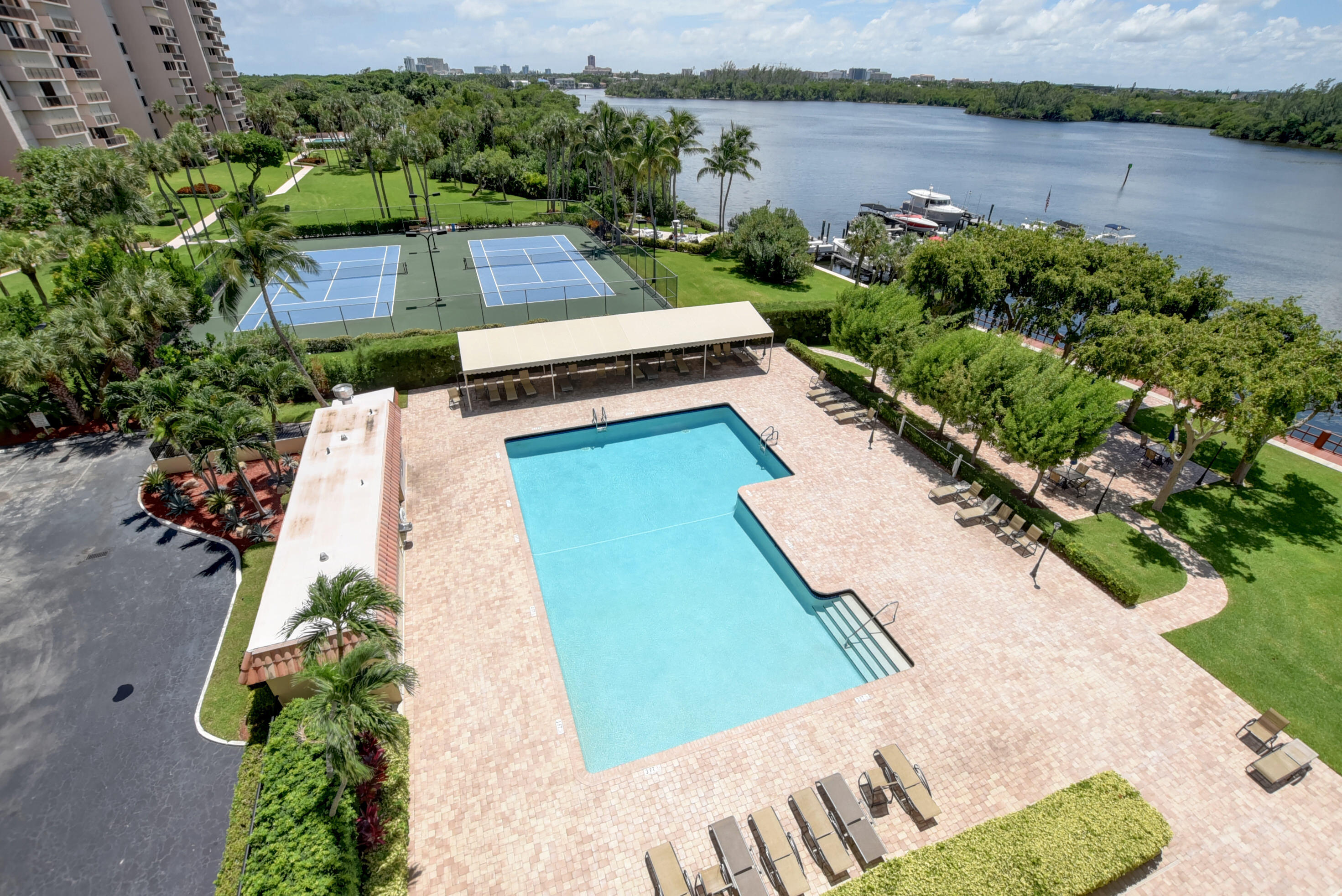 2121 N Ocean Boulevard 1405e