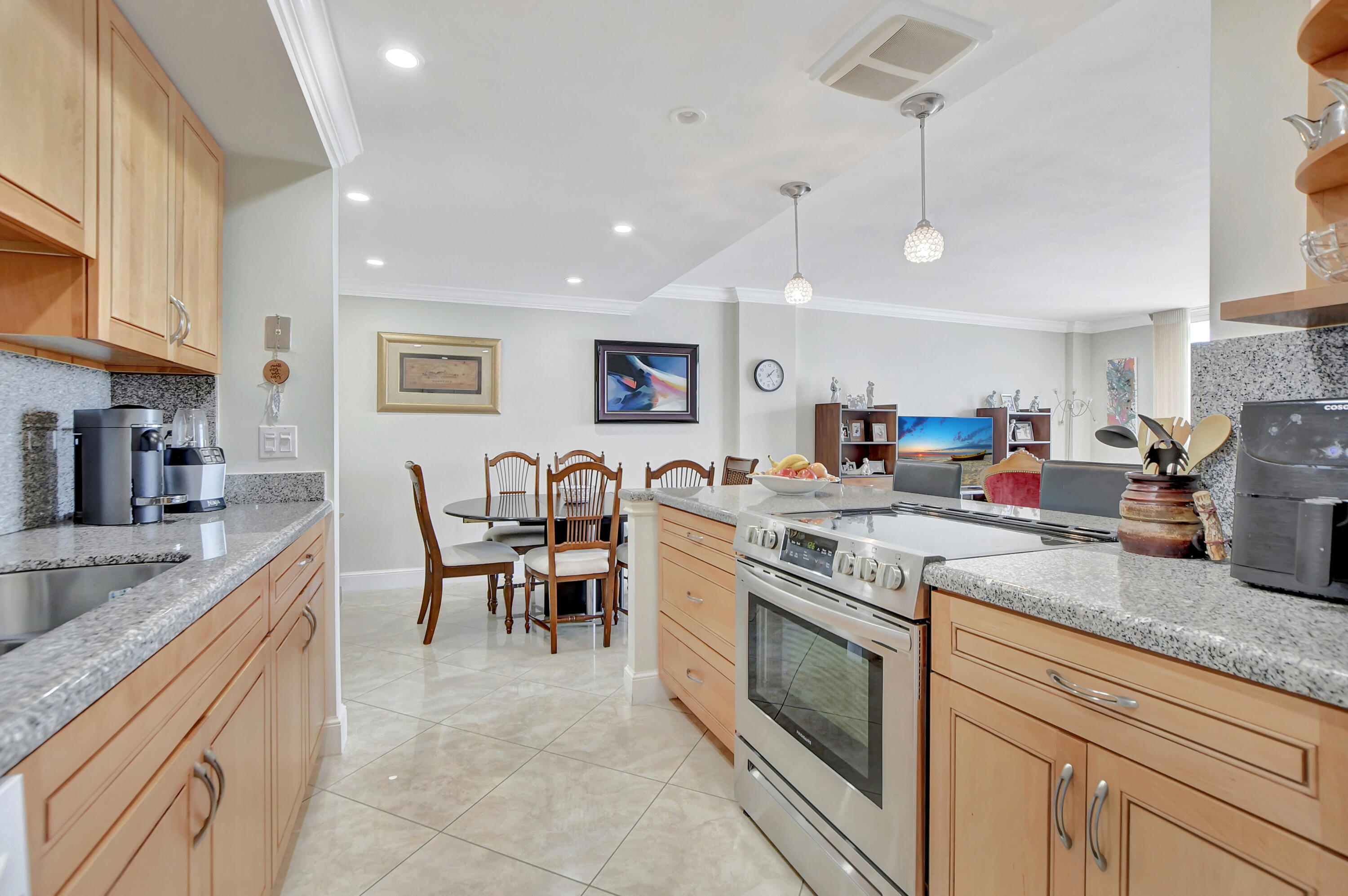 2121 N Ocean Boulevard 1405e