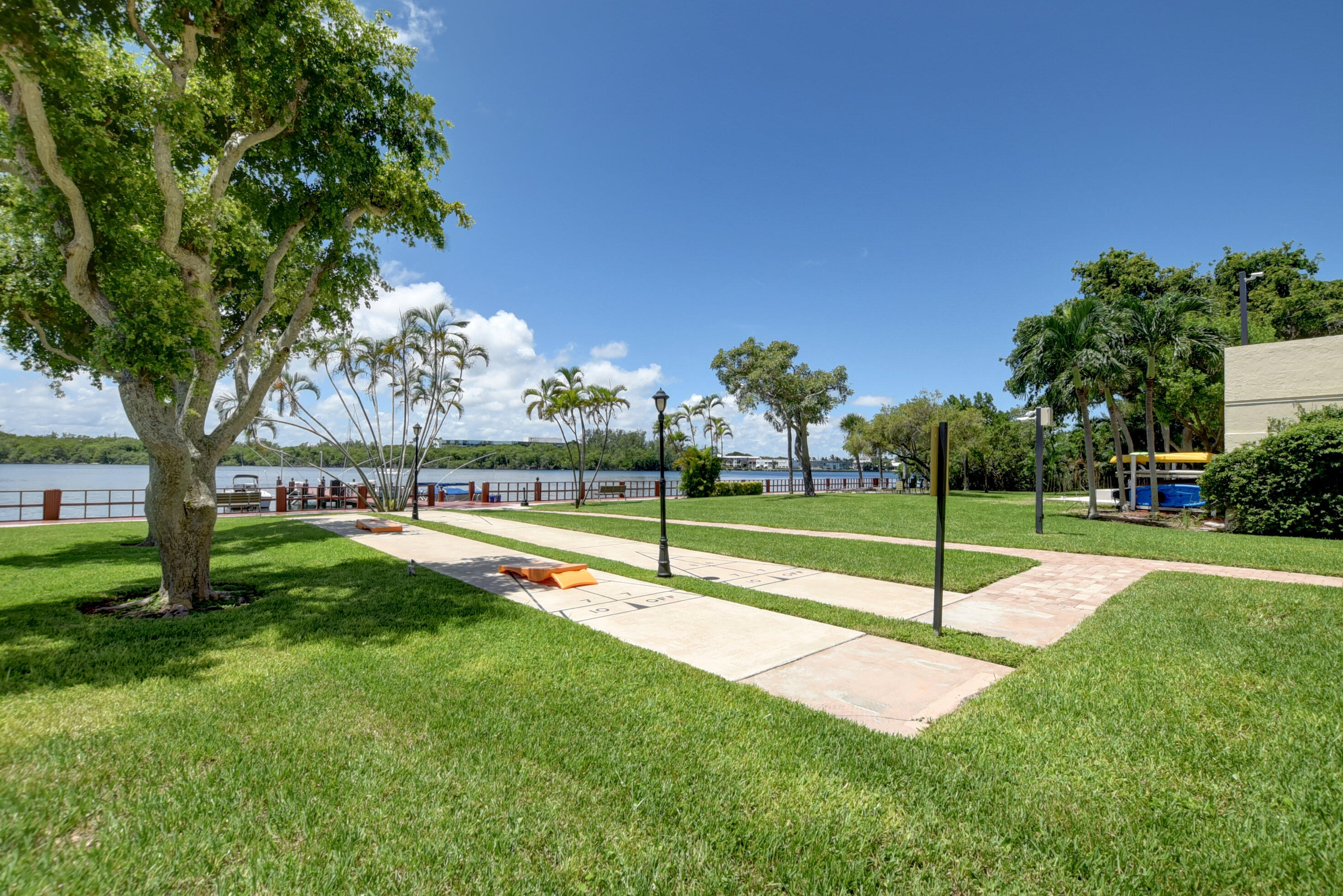 2121 N Ocean Boulevard 1405e