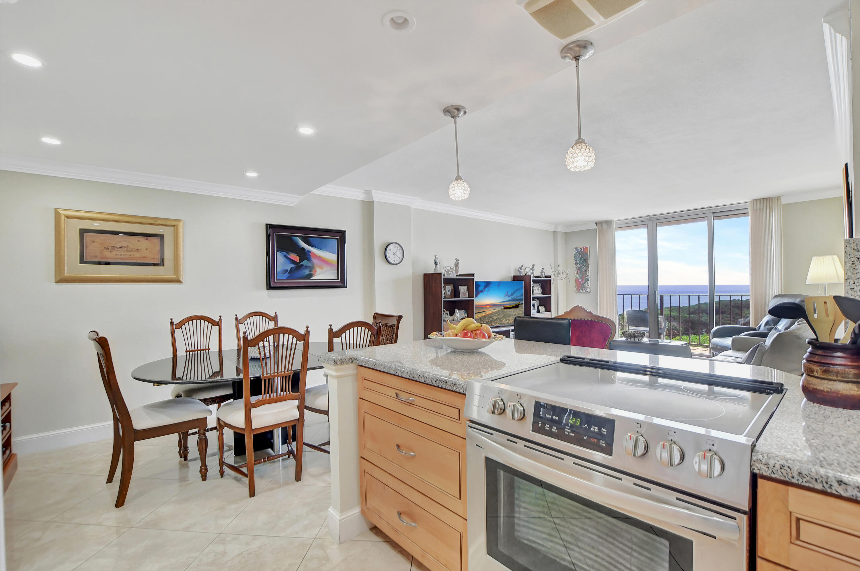 2121 N Ocean Boulevard 1405e
