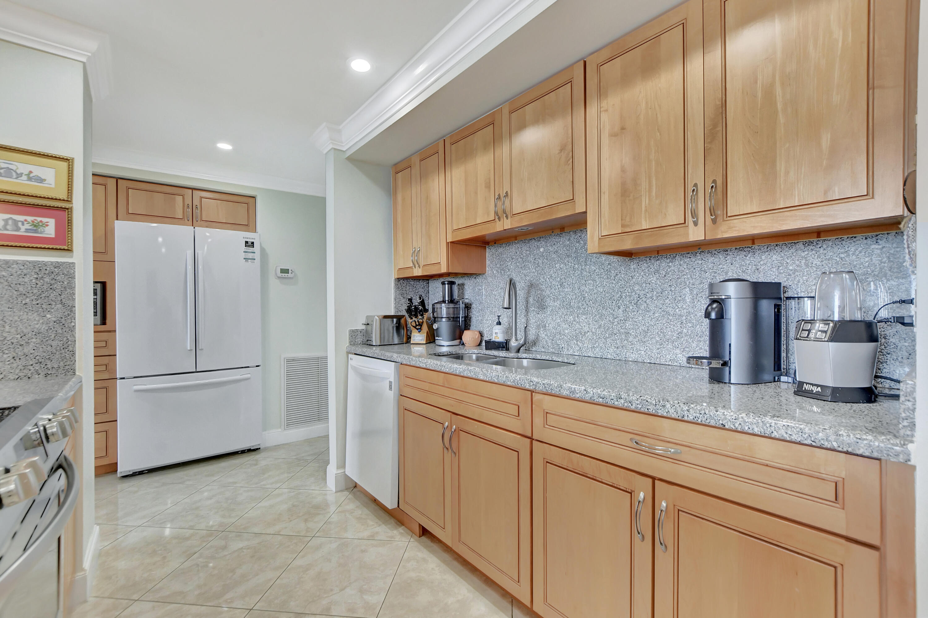 2121 N Ocean Boulevard 1405e
