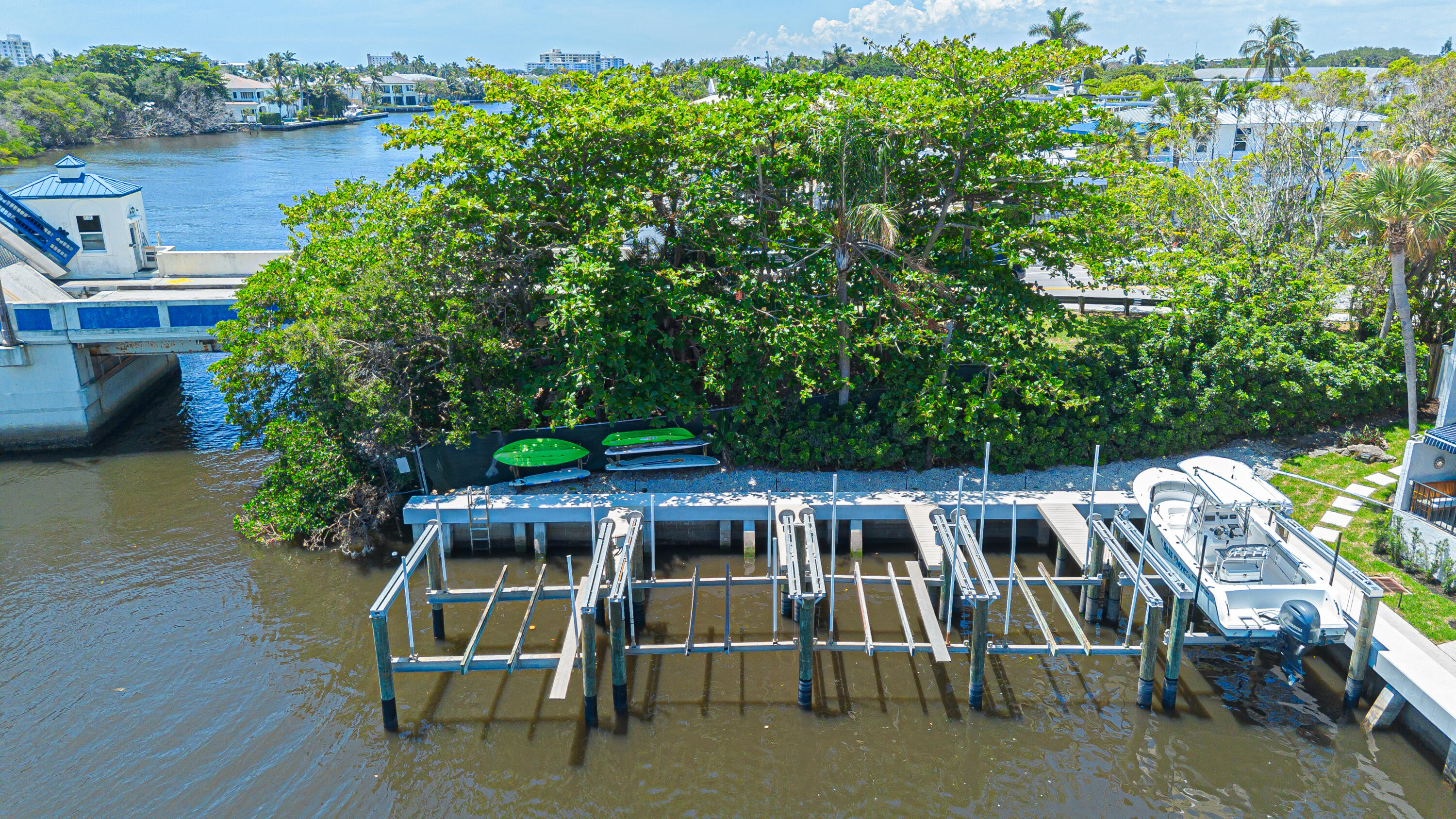 801 Palm Trail 9