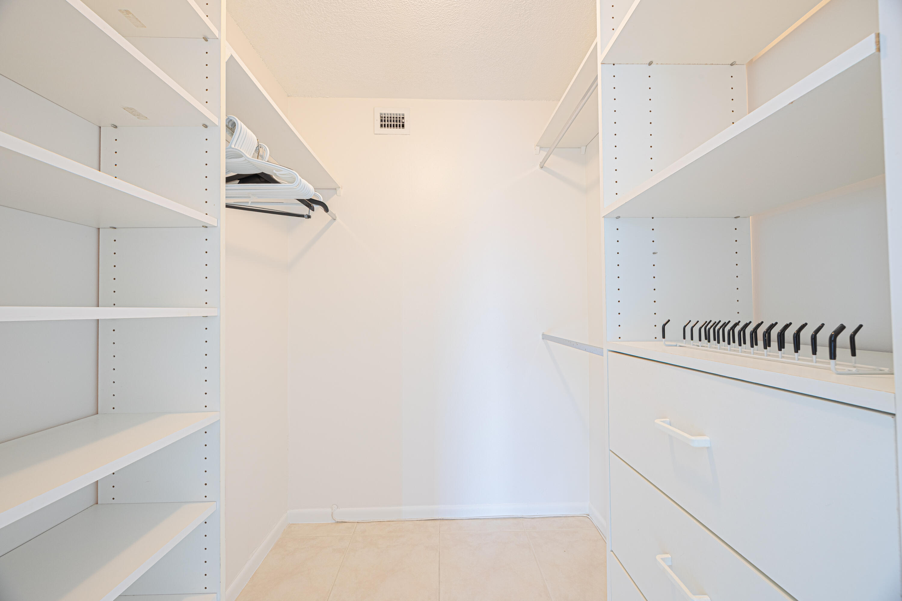 801 Palm Trail 9