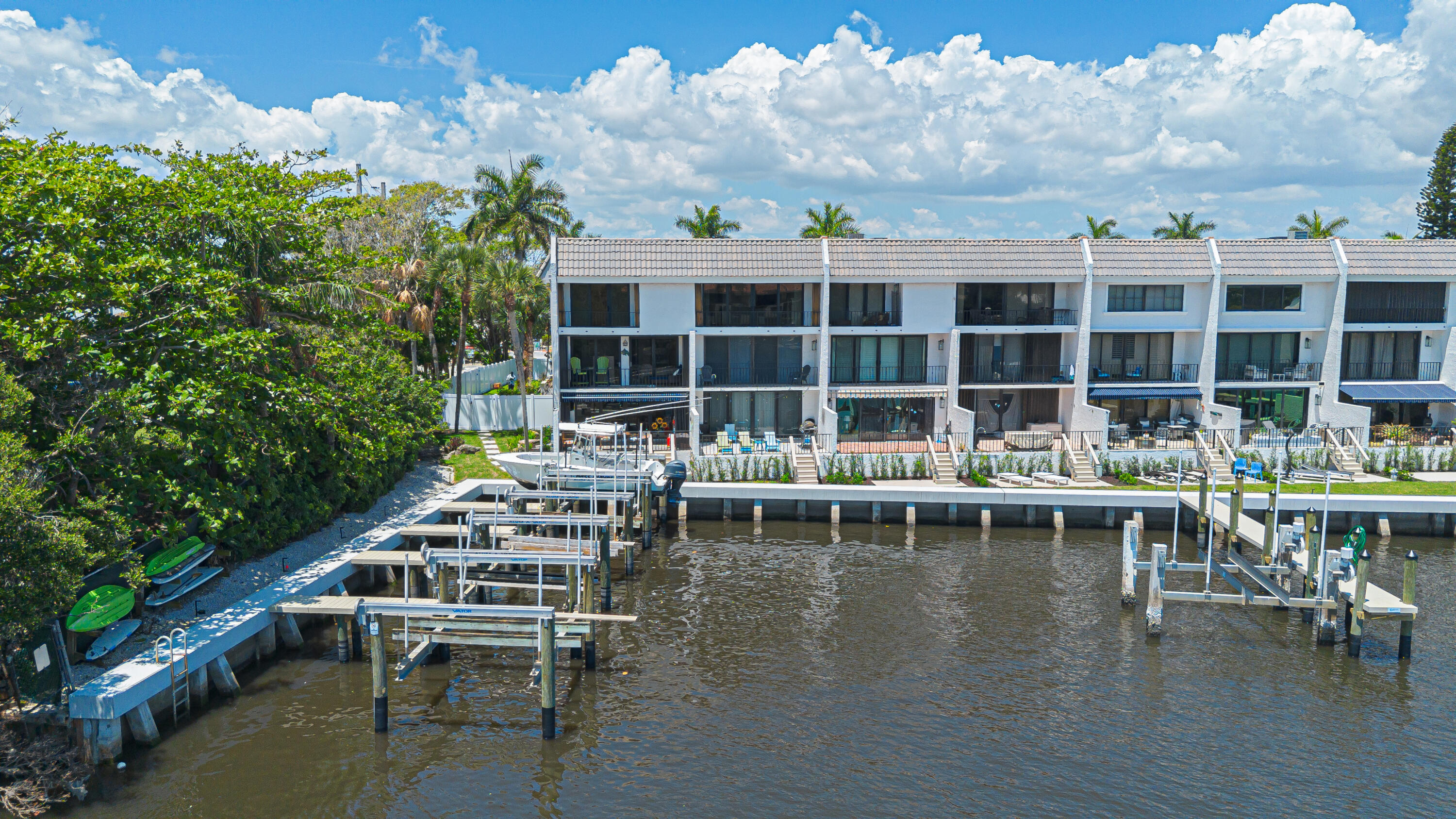 801 Palm Trail 9