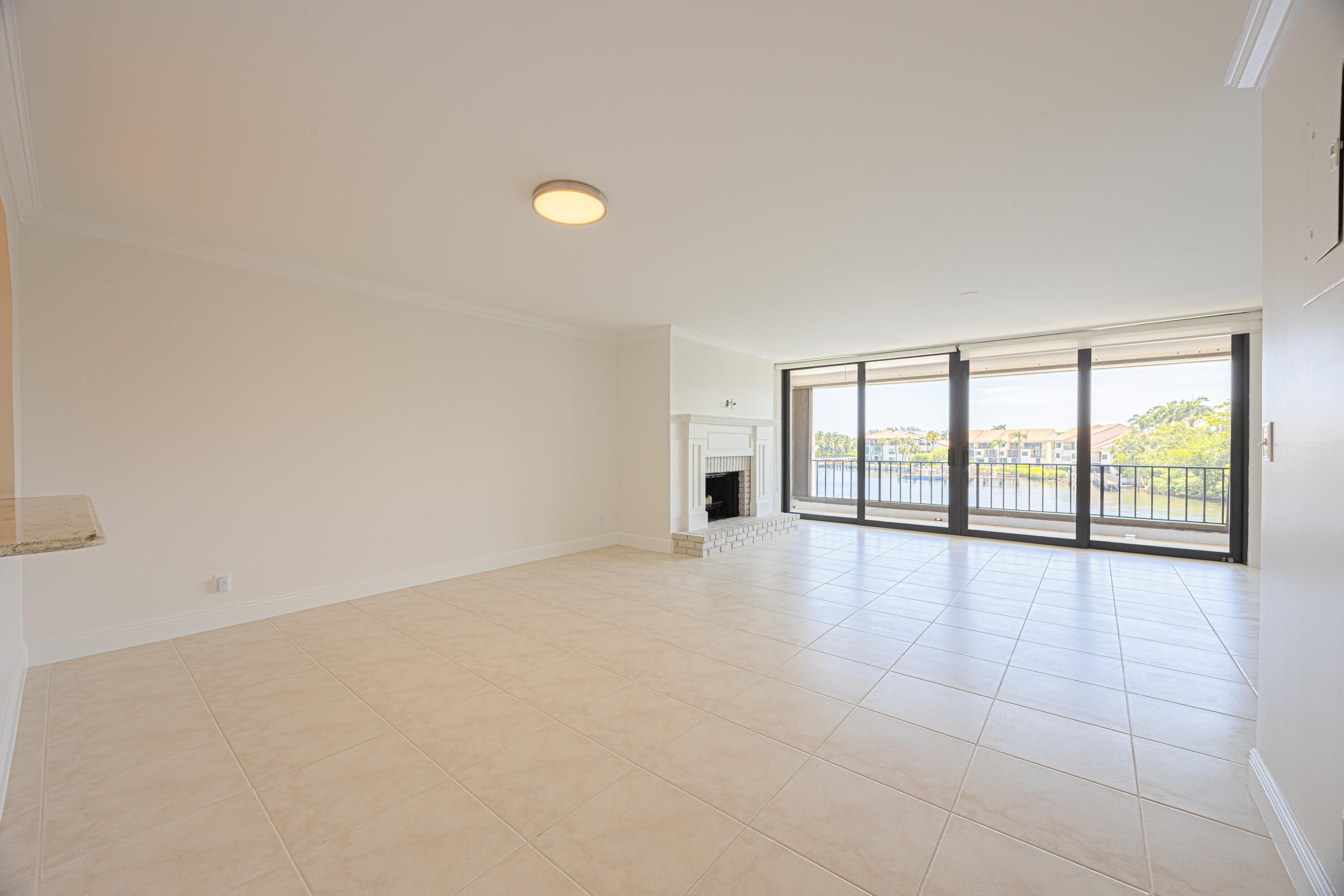 801 Palm Trail 9