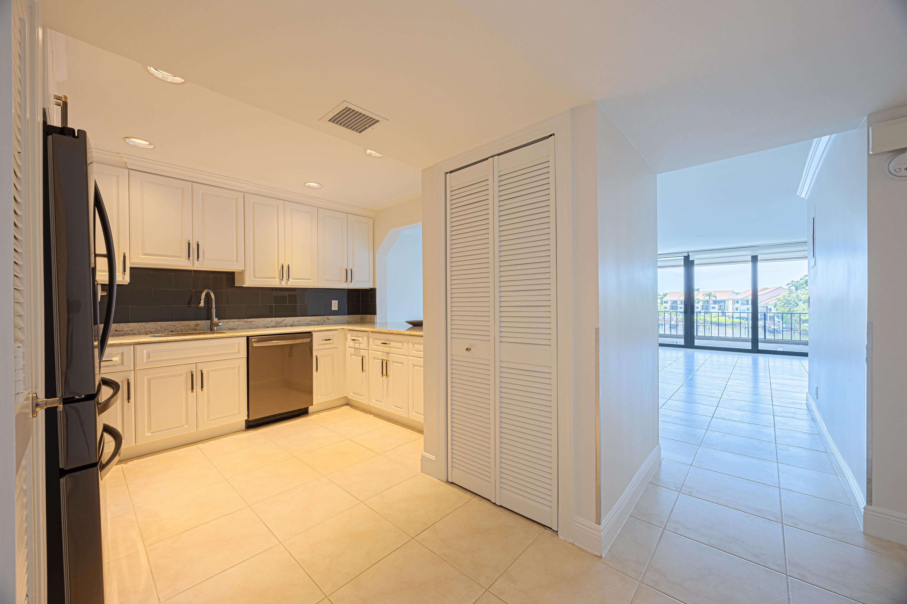 801 Palm Trail 9