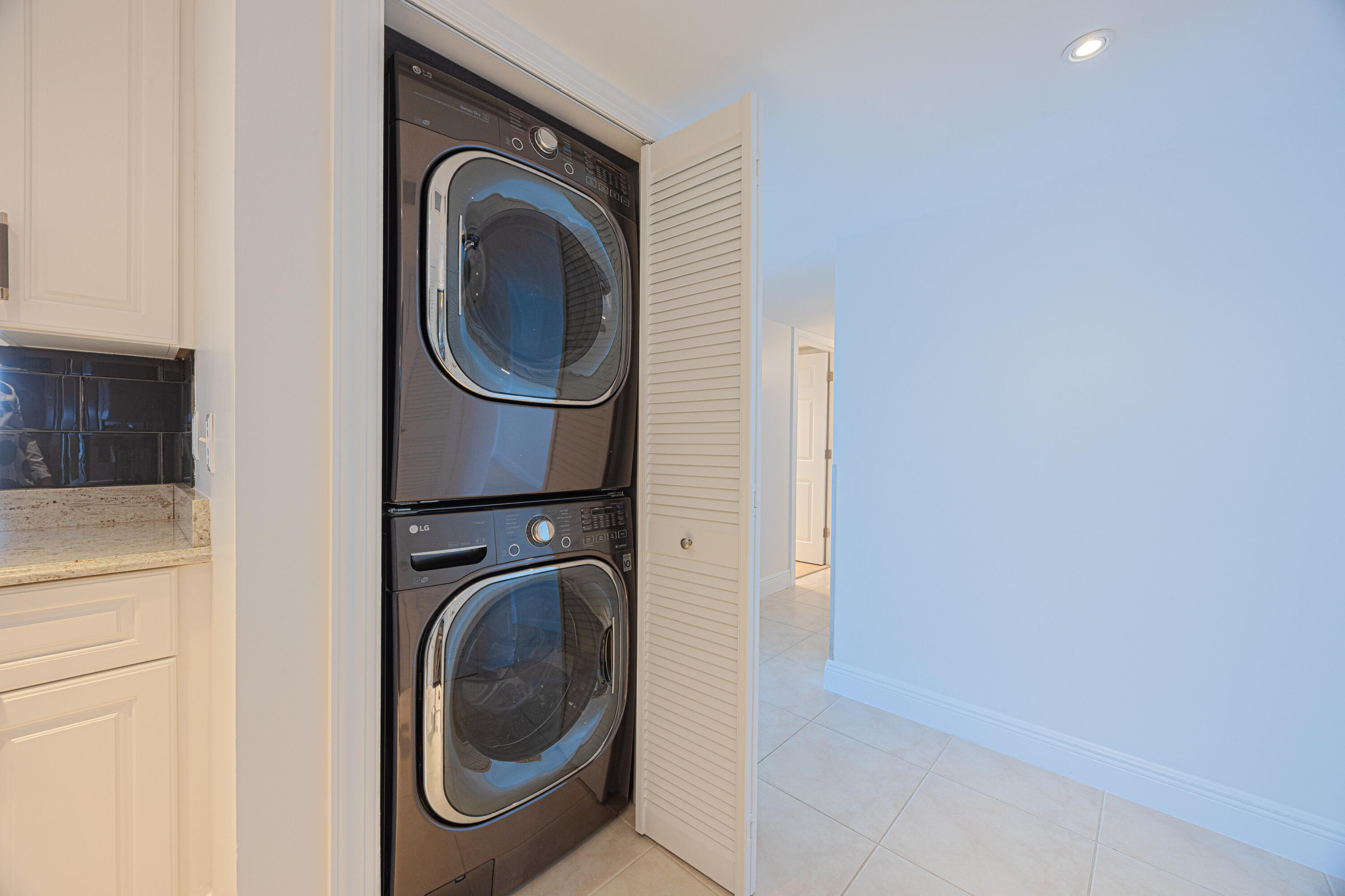 801 Palm Trail 9
