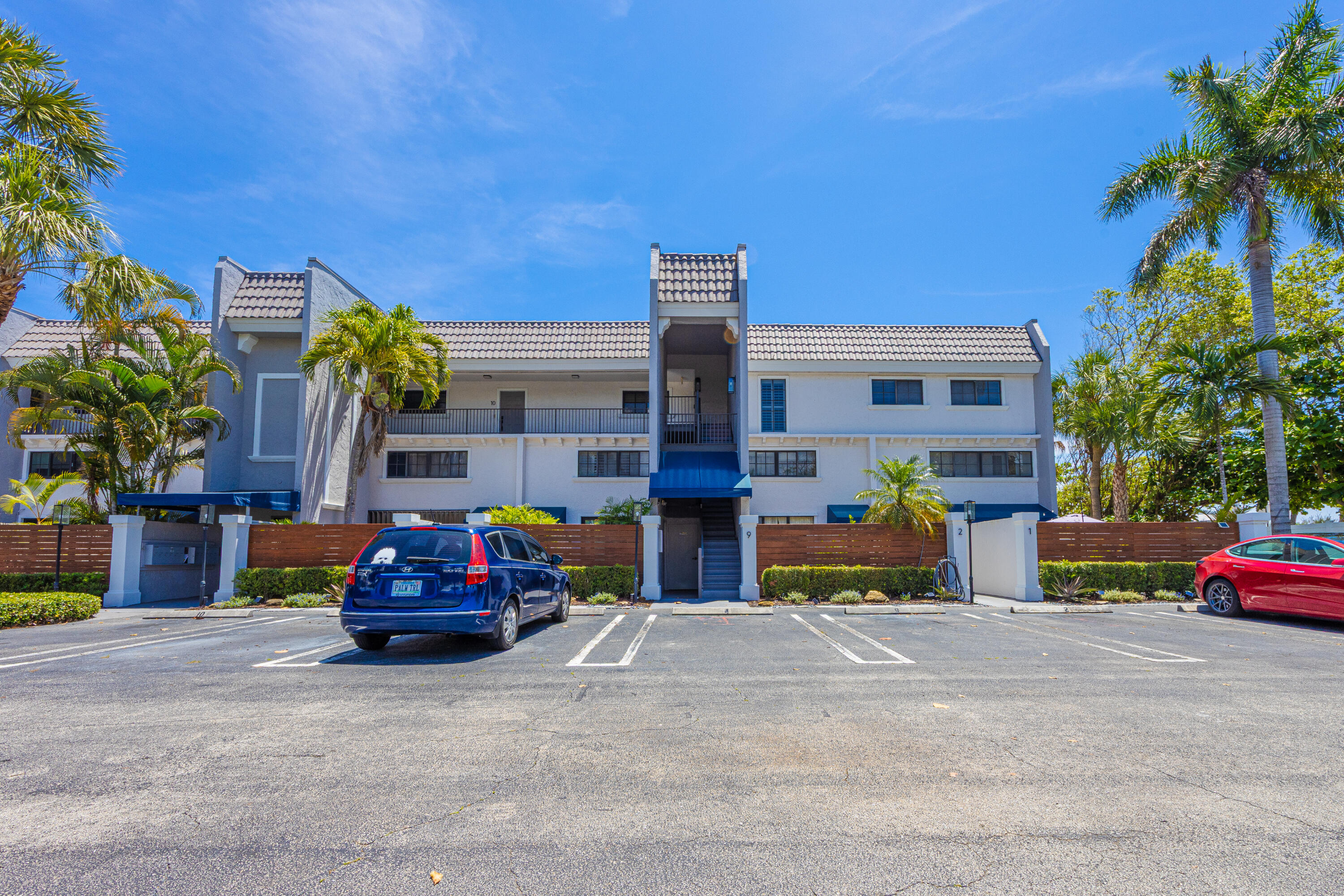 801 Palm Trail 9