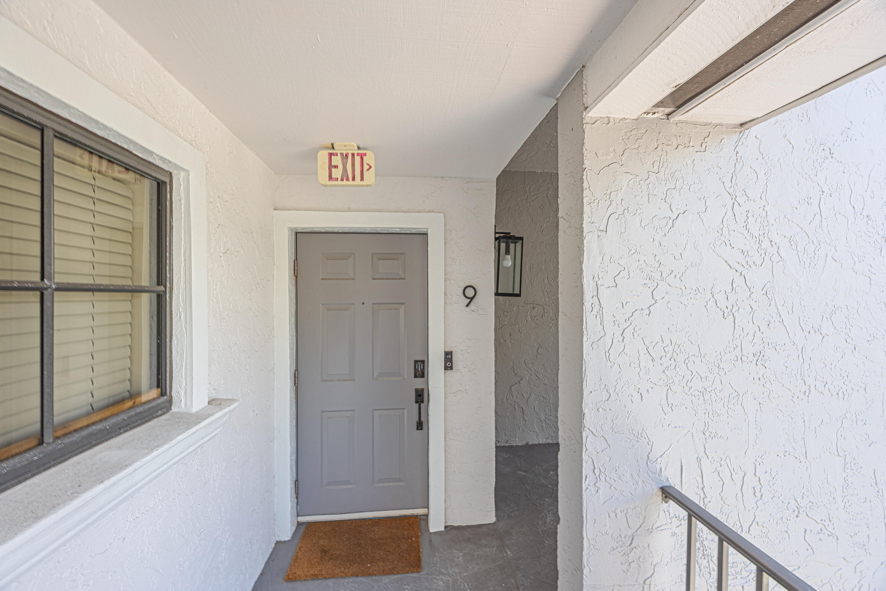 801 Palm Trail 9