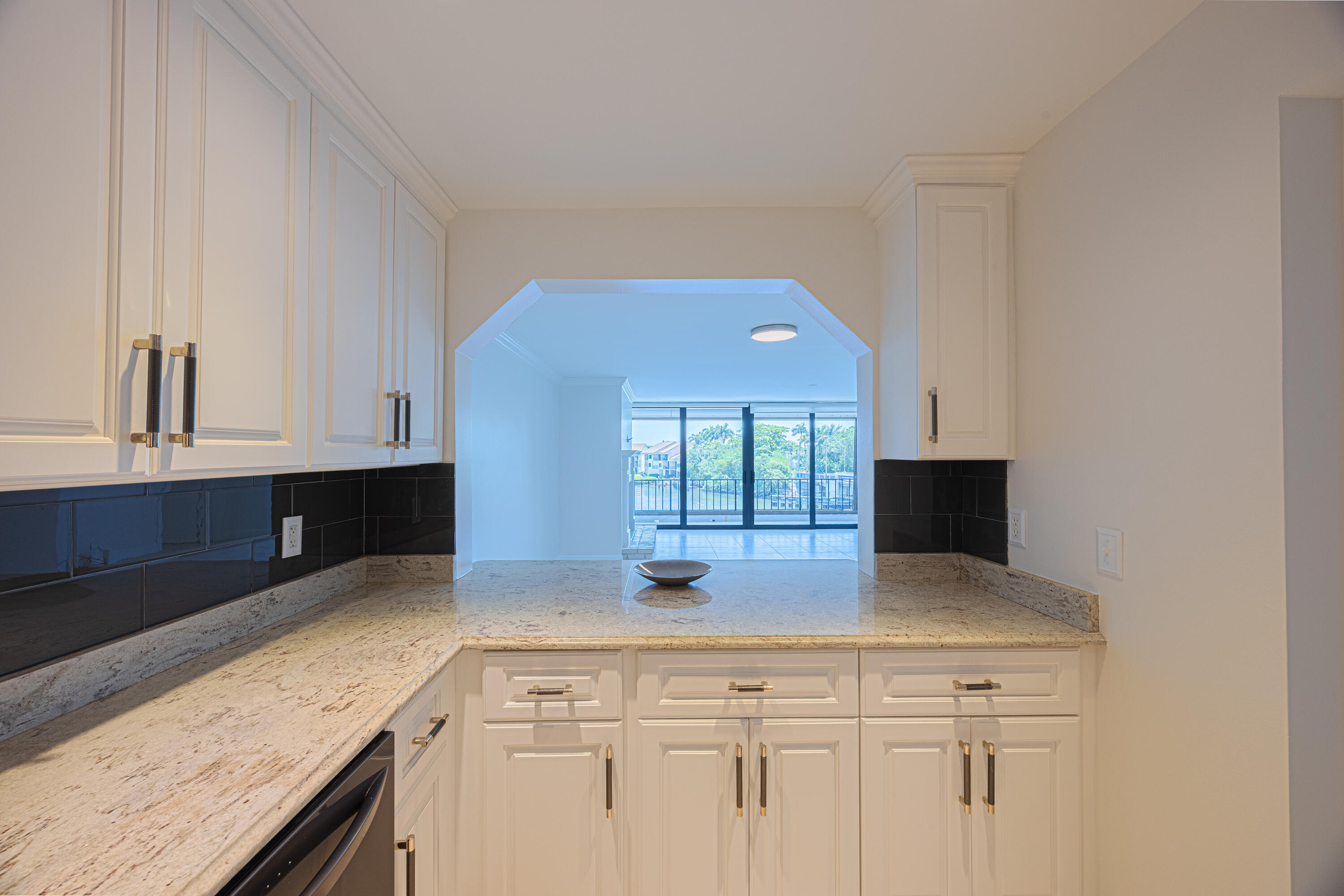 801 Palm Trail 9