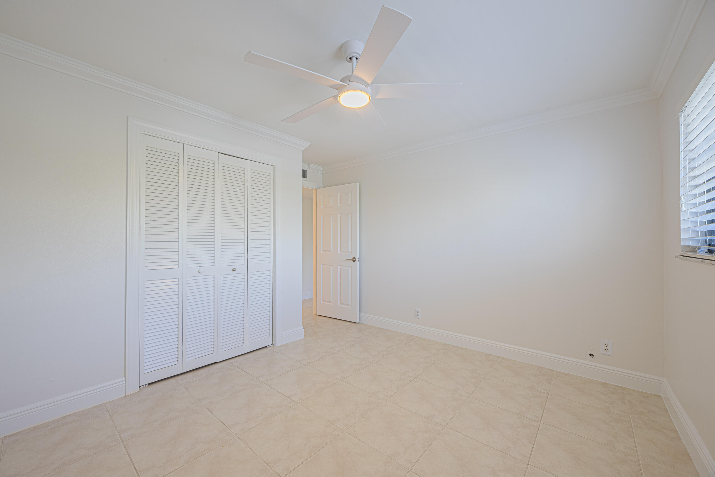 801 Palm Trail 9