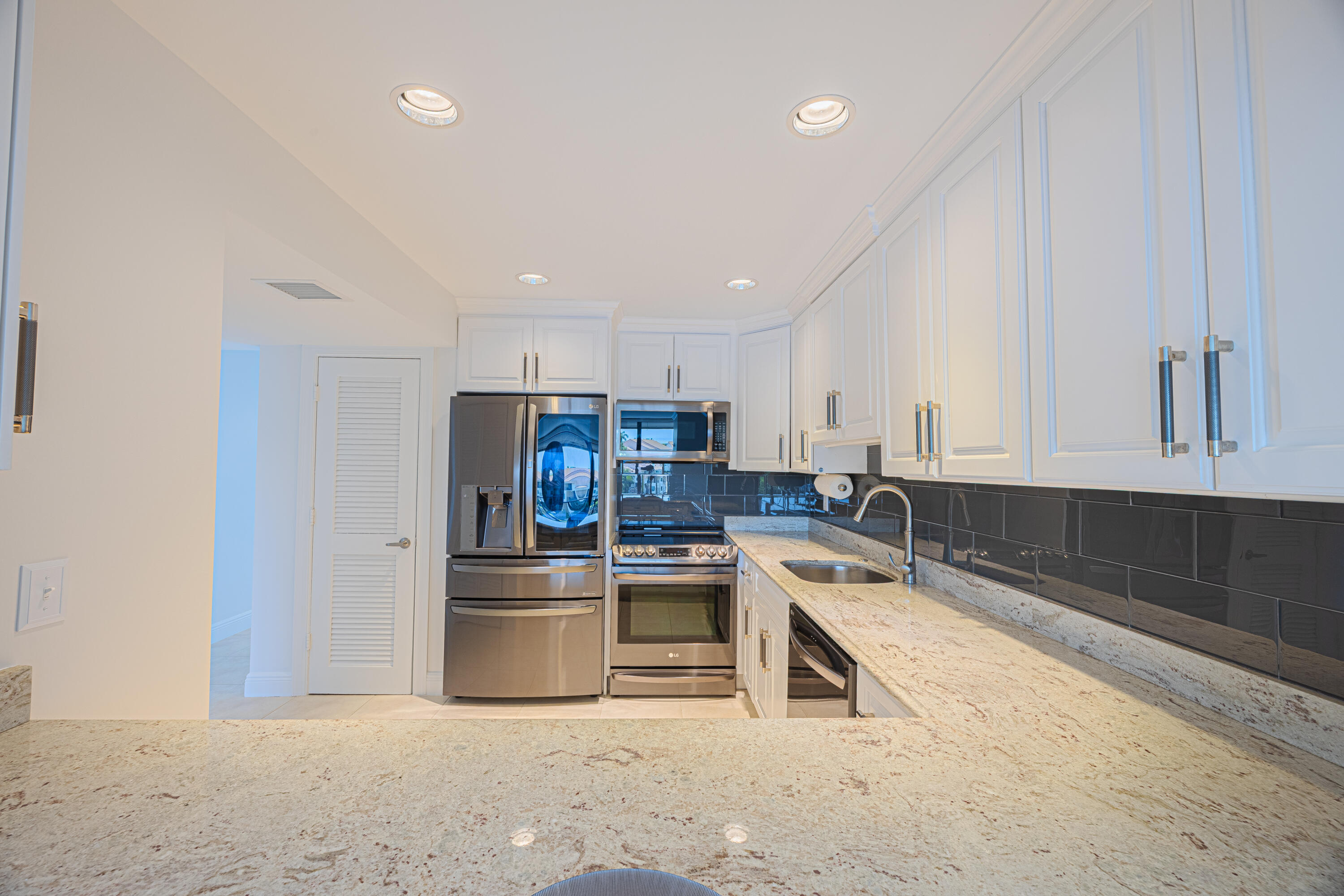 801 Palm Trail 9