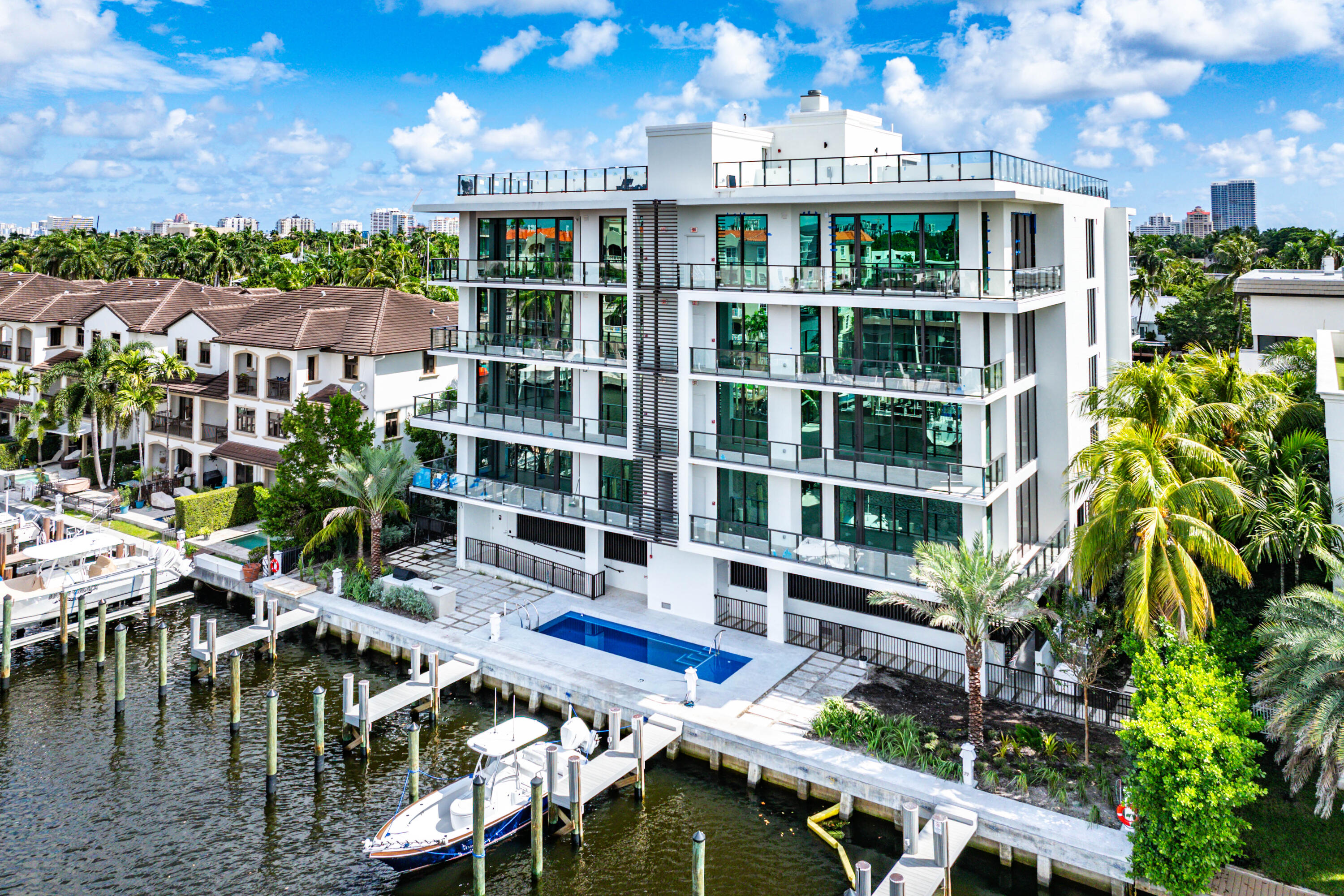 87 Isle Of Venice Drive Ph 501n