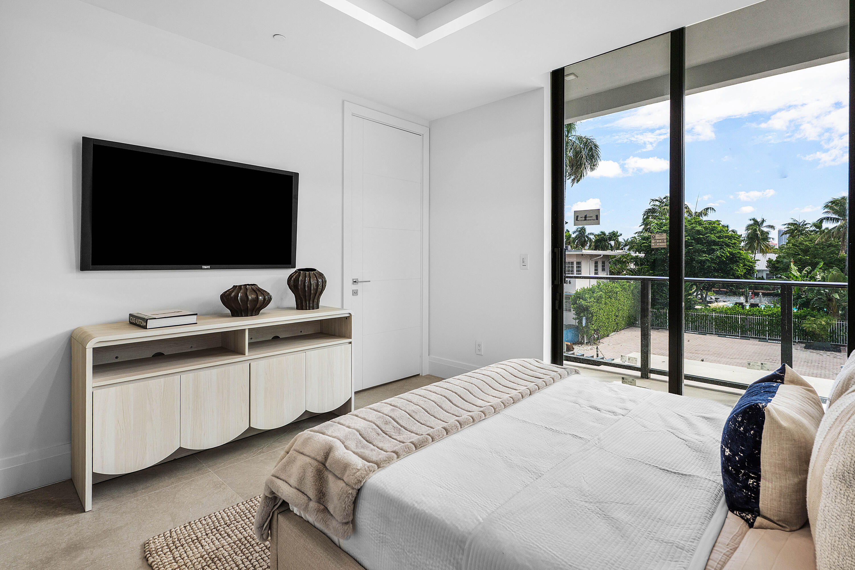 87 Isle Of Venice Drive Ph 501n