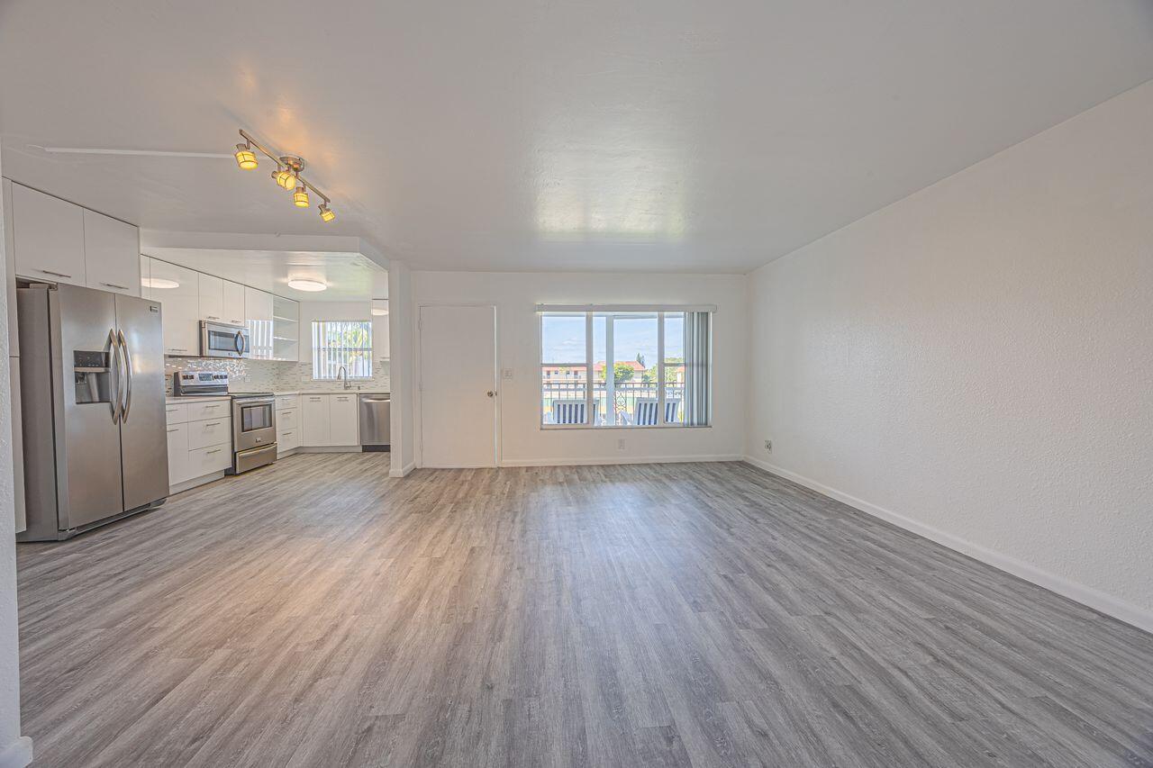 808 SE 7th Street 305