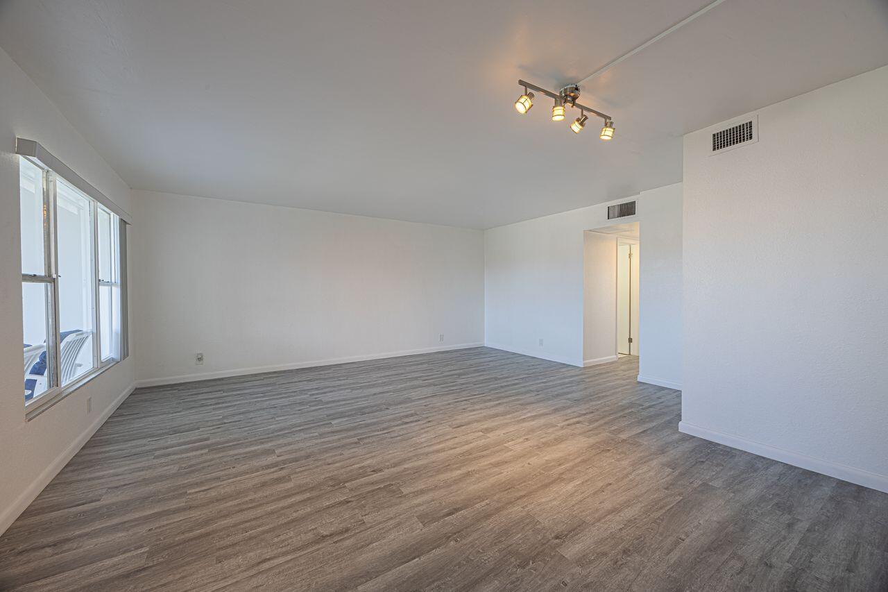 808 SE 7th Street 305