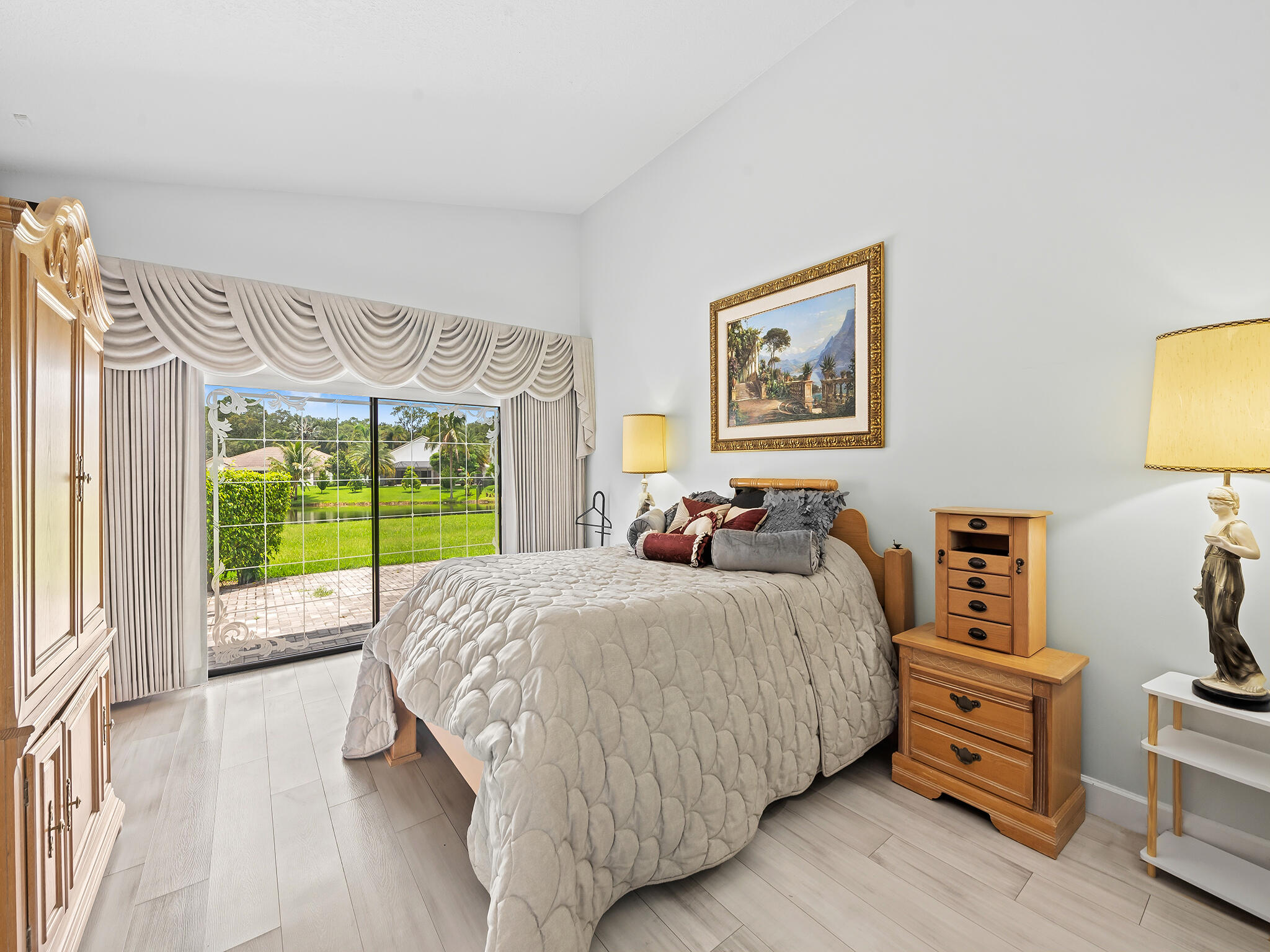 1750 W Oak Knoll Circle