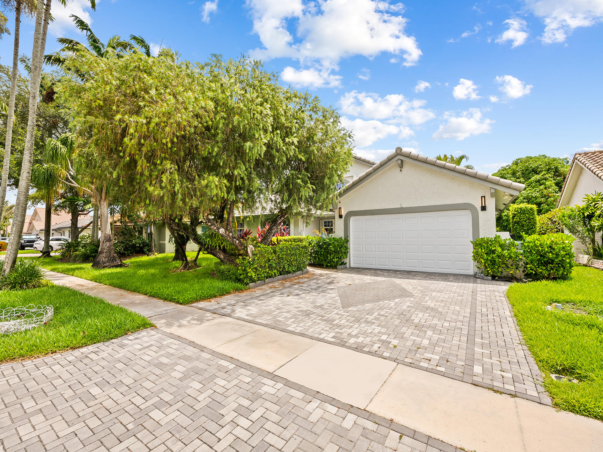 1750 W Oak Knoll Circle