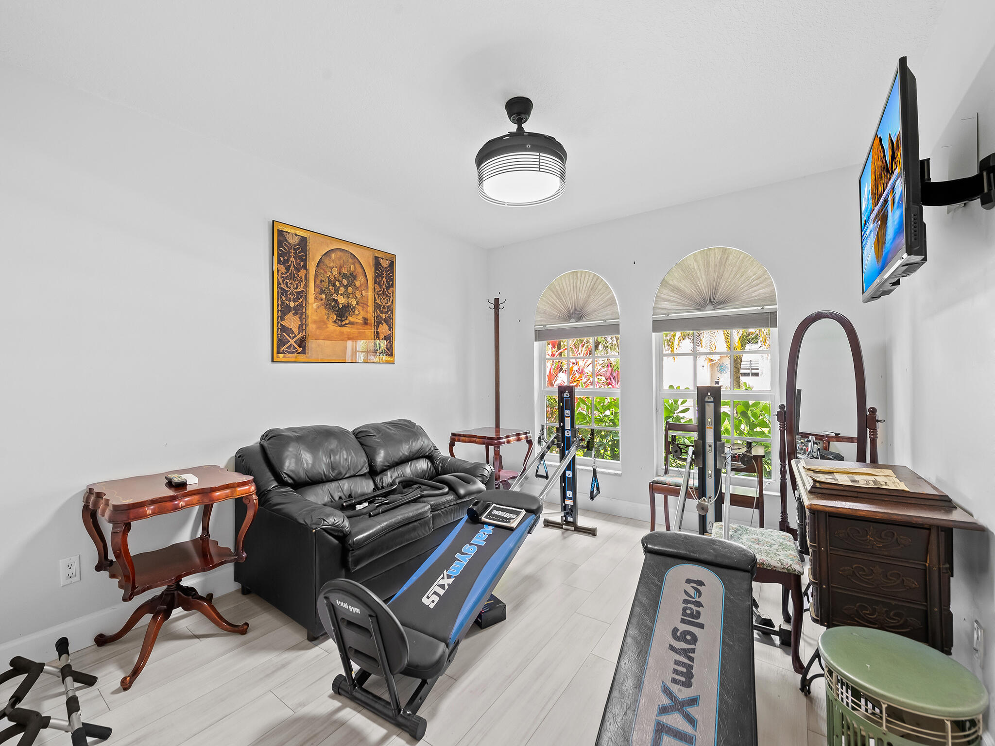 1750 W Oak Knoll Circle