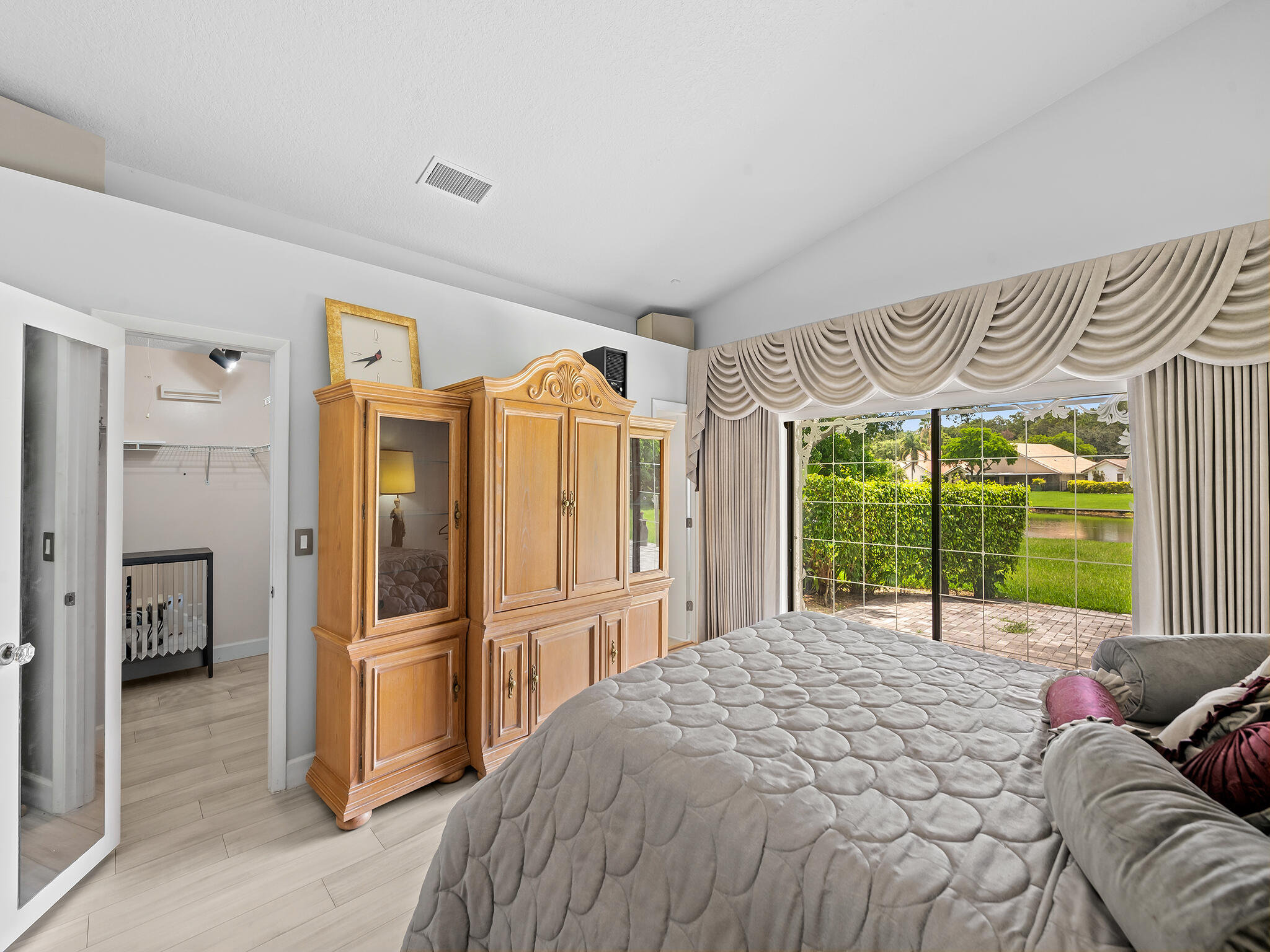 1750 W Oak Knoll Circle