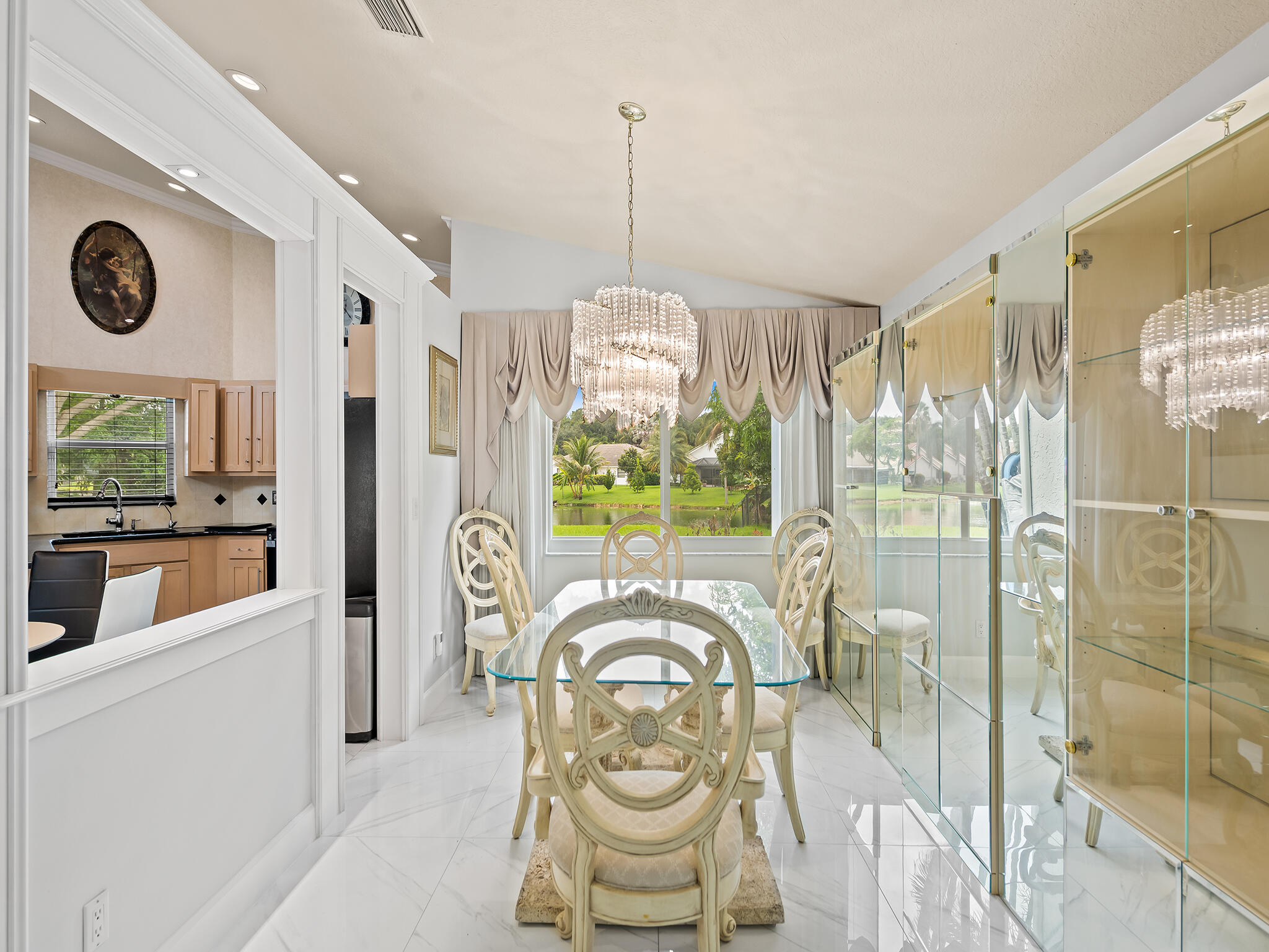 1750 W Oak Knoll Circle