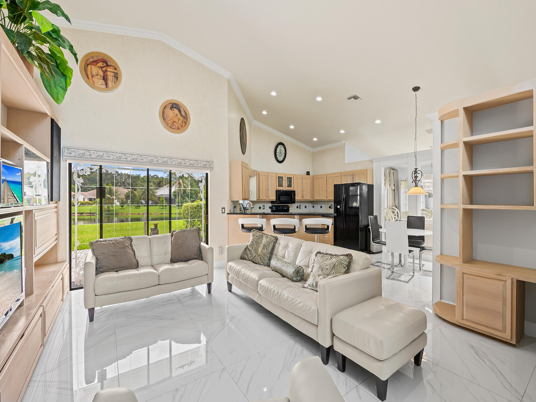 1750 W Oak Knoll Circle