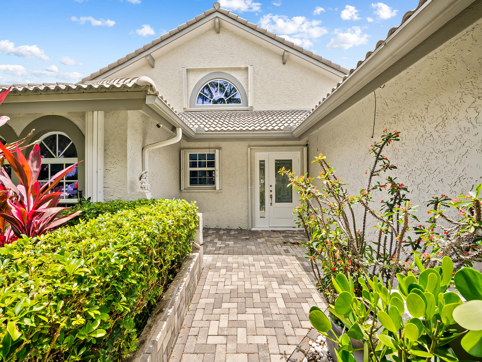1750 W Oak Knoll Circle