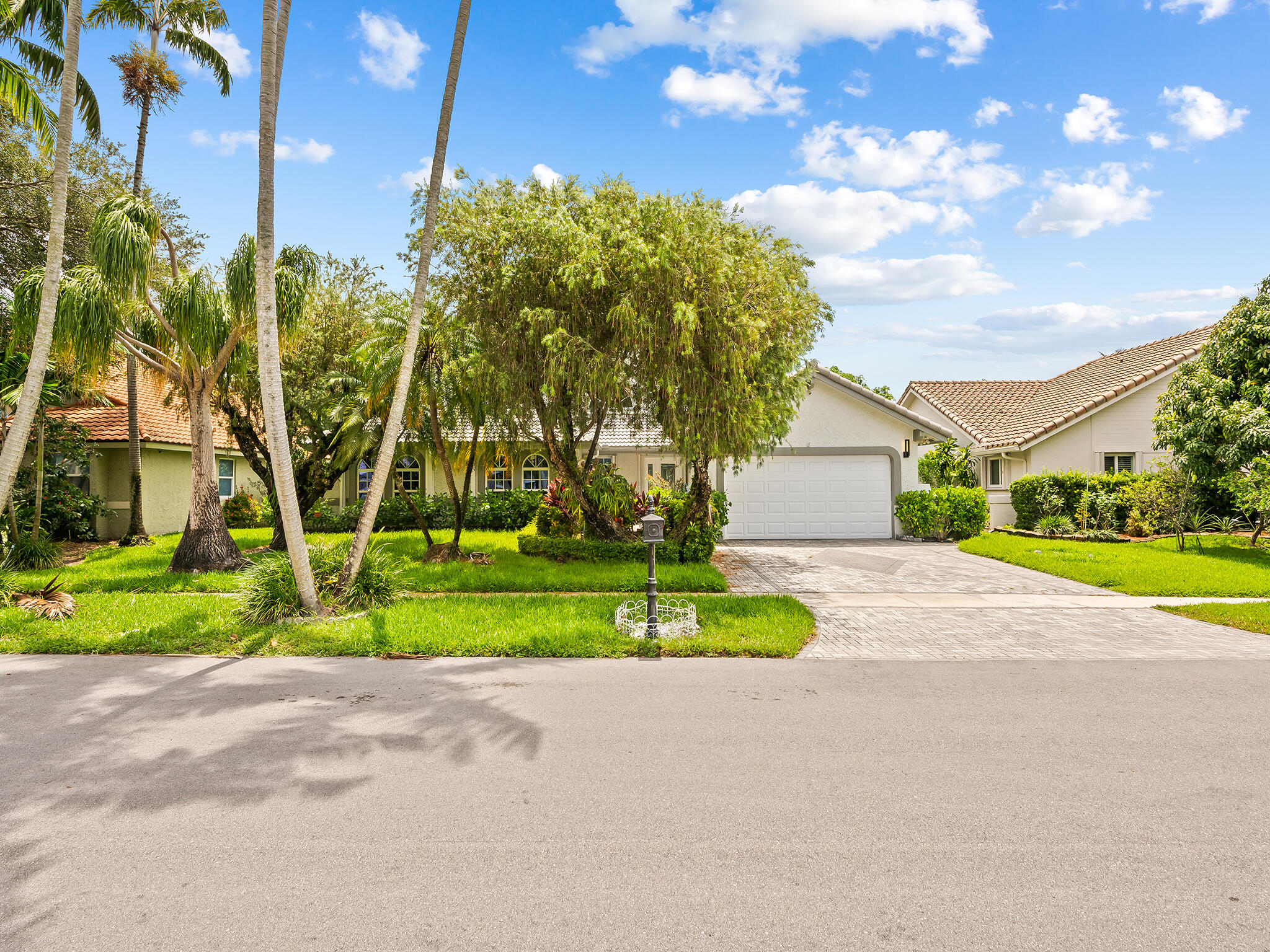 1750 W Oak Knoll Circle