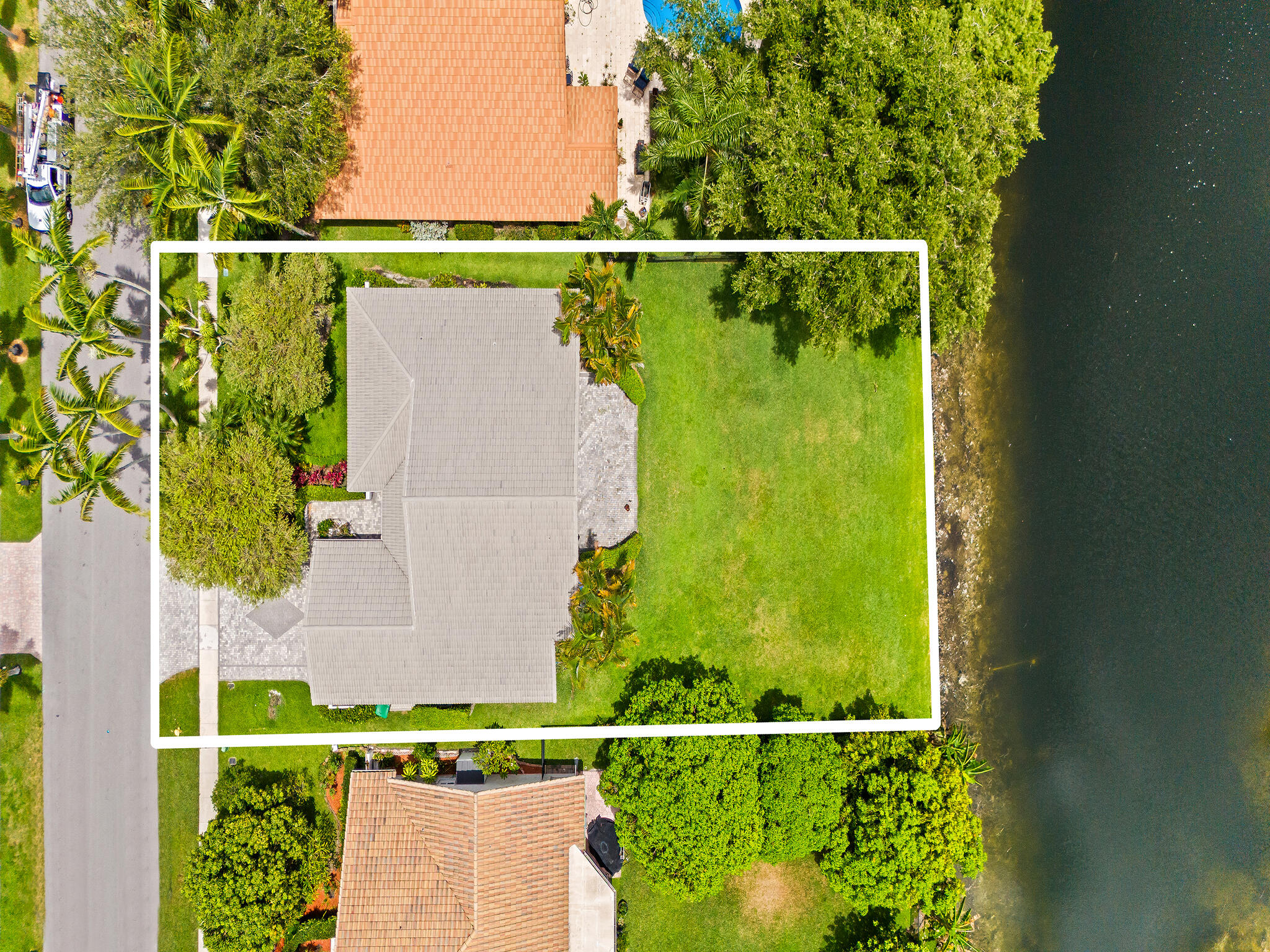 1750 W Oak Knoll Circle