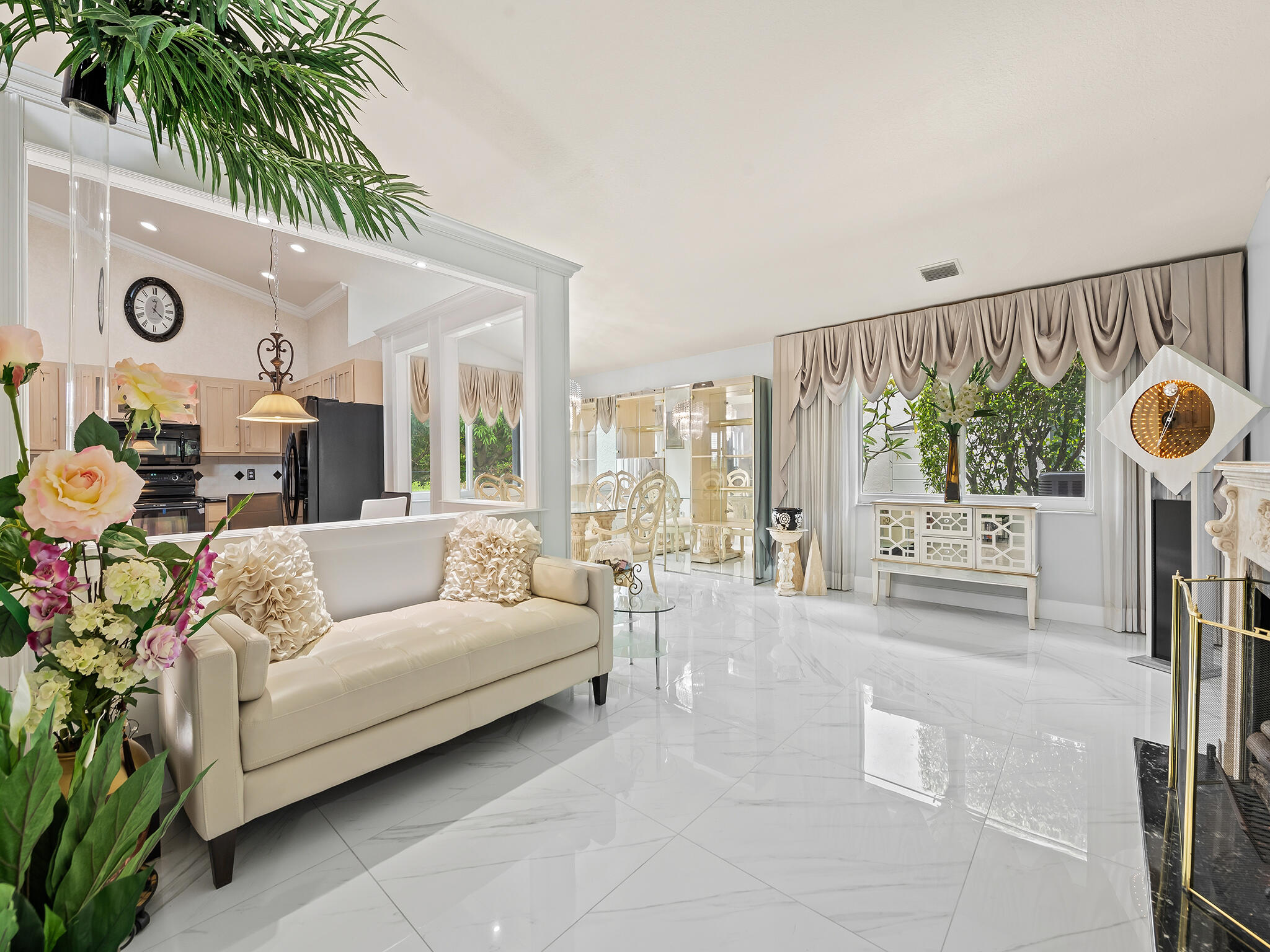 1750 W Oak Knoll Circle