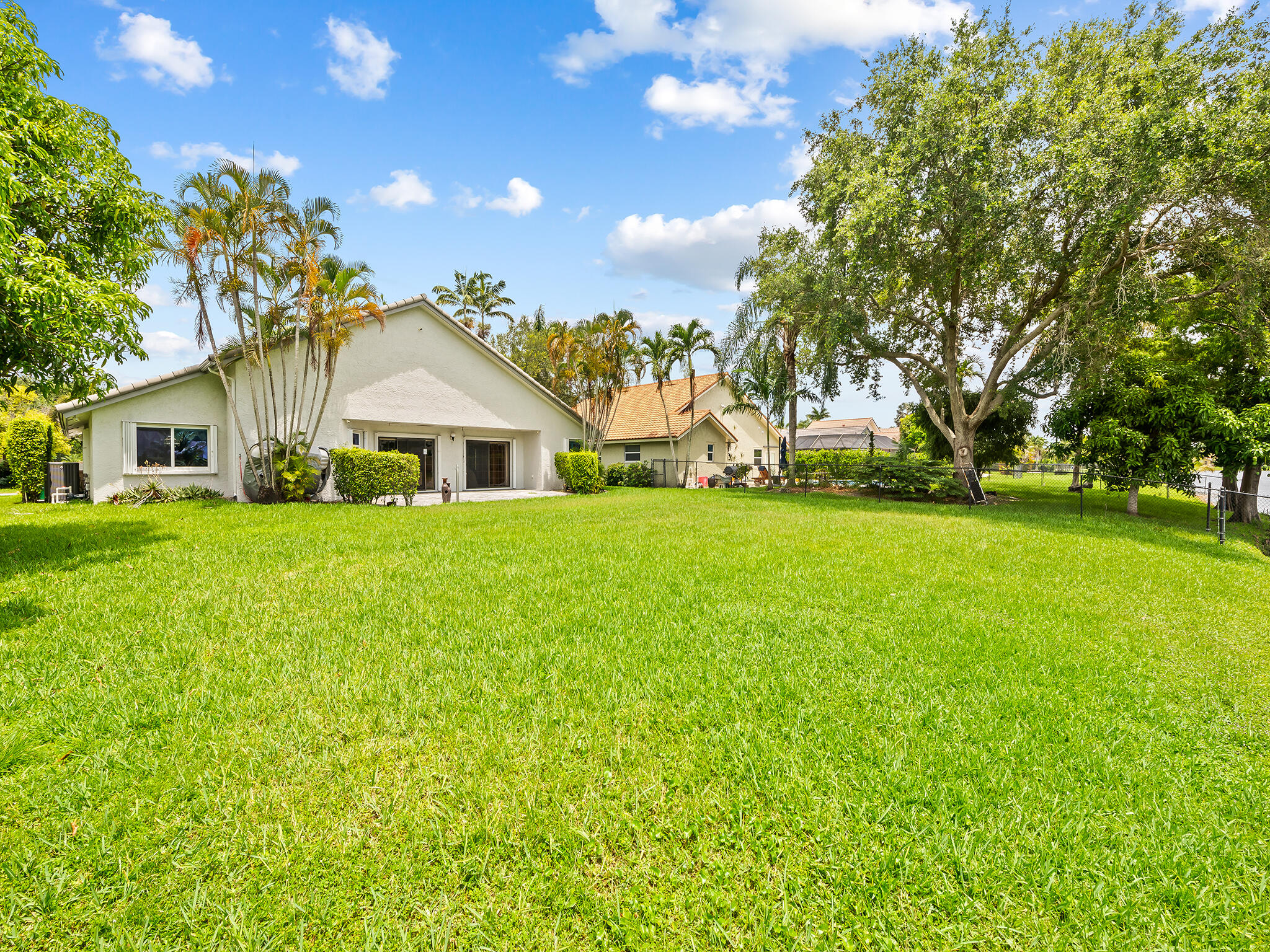 1750 W Oak Knoll Circle