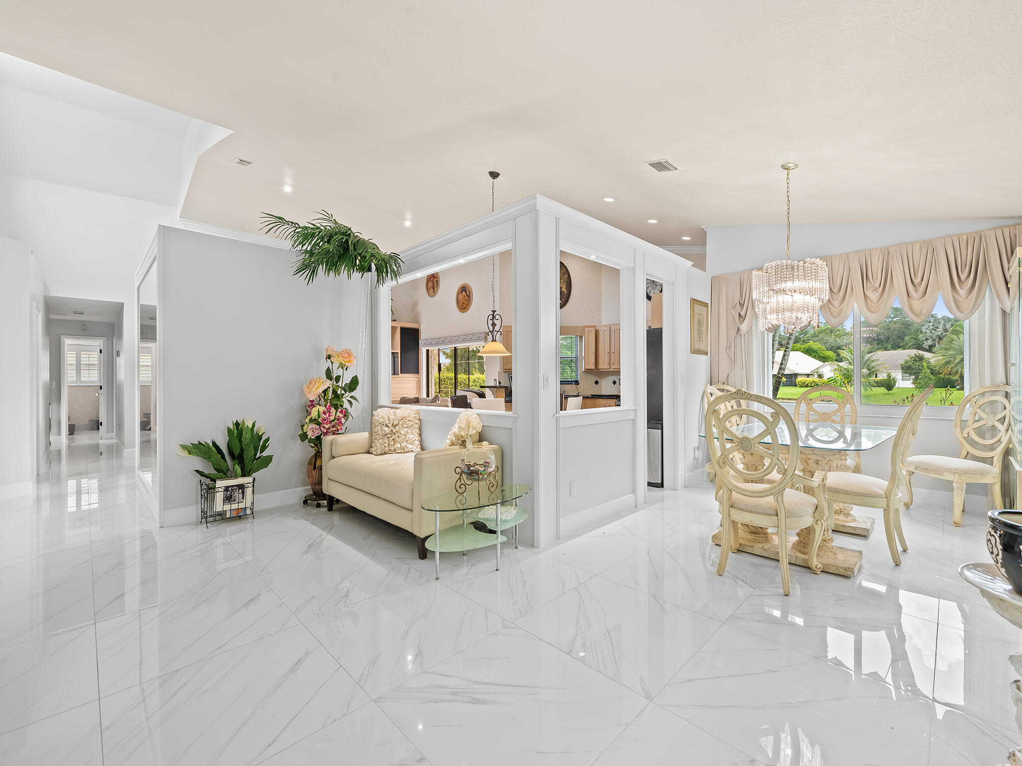 1750 W Oak Knoll Circle