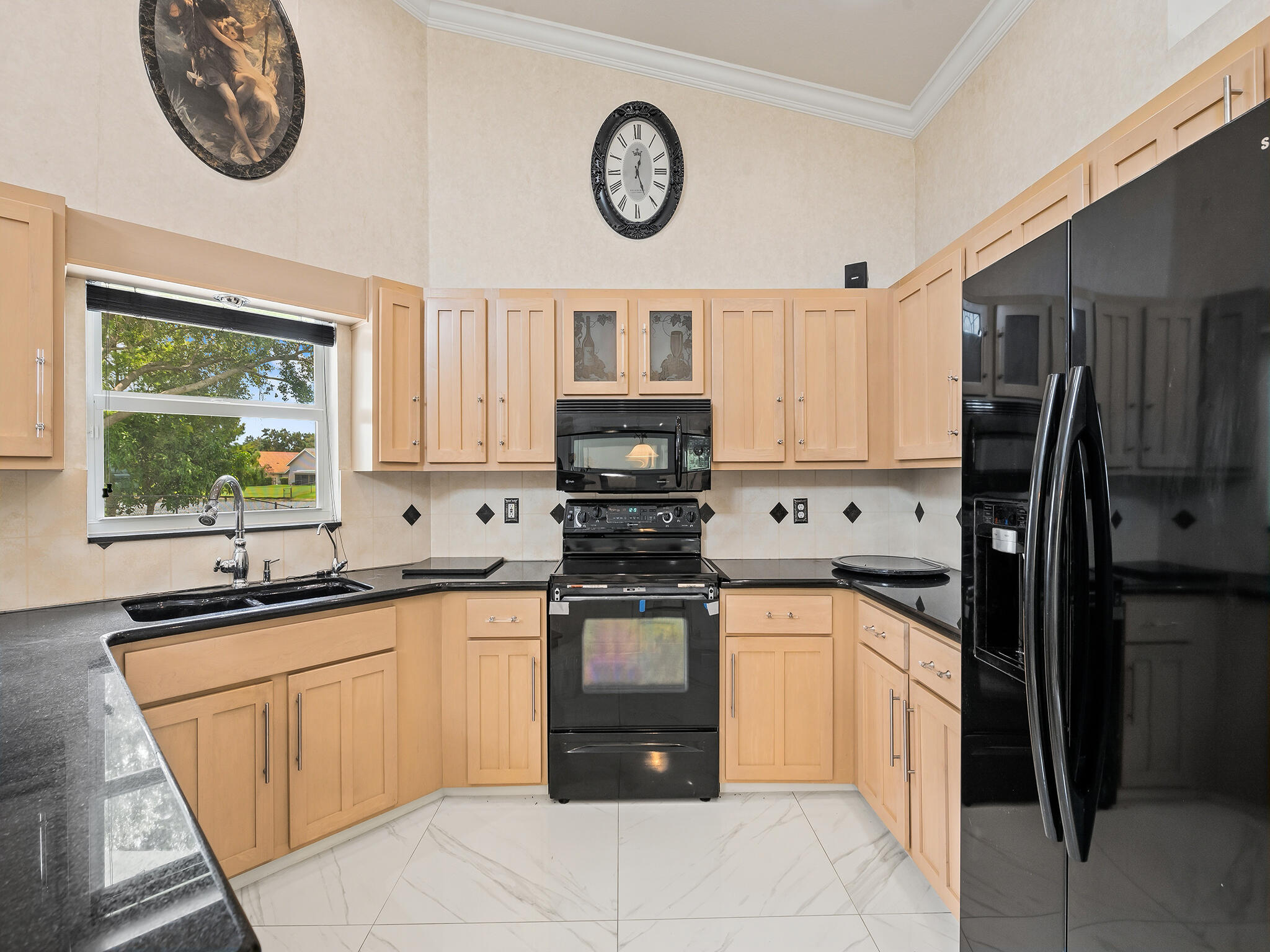 1750 W Oak Knoll Circle