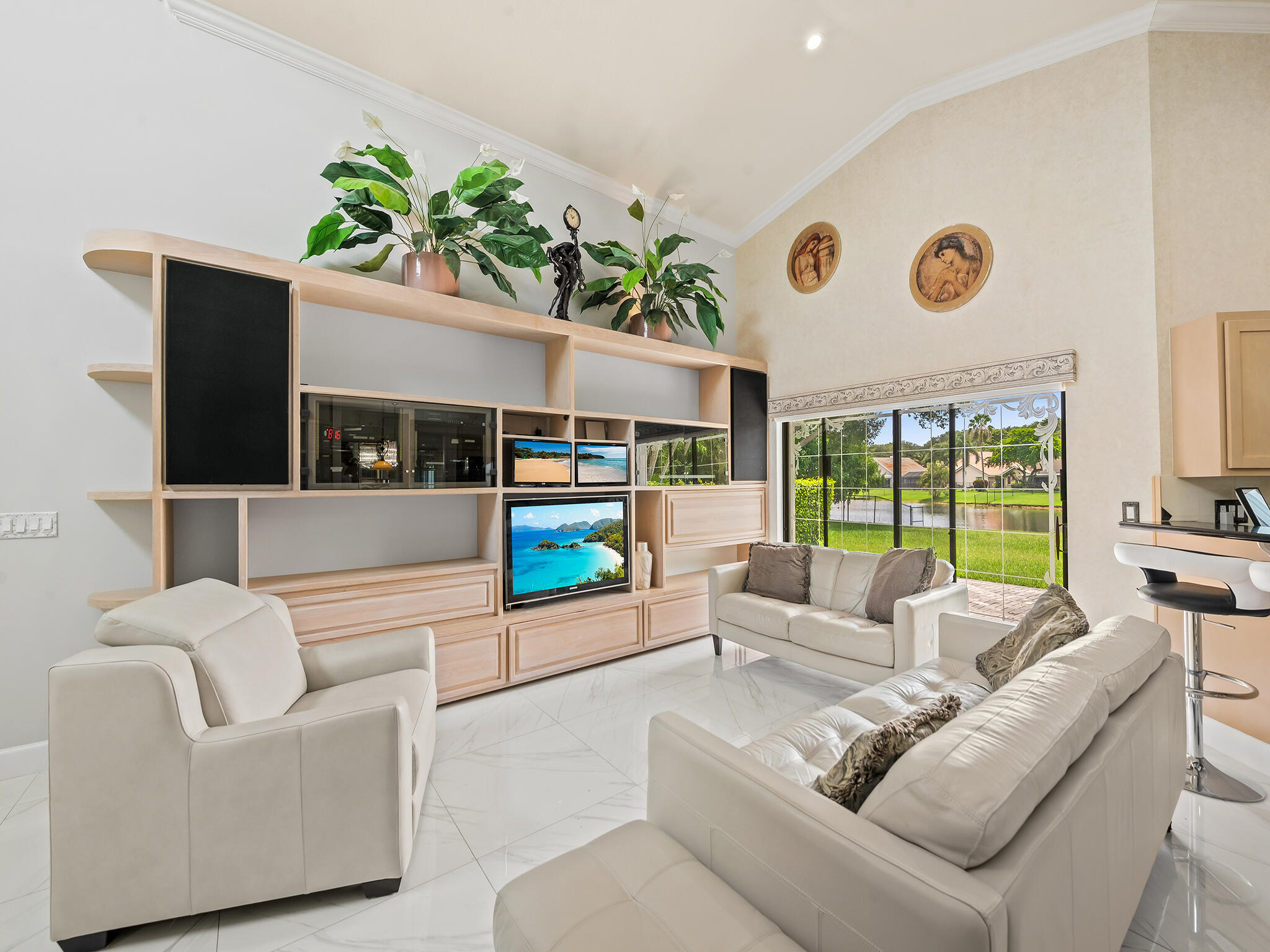 1750 W Oak Knoll Circle