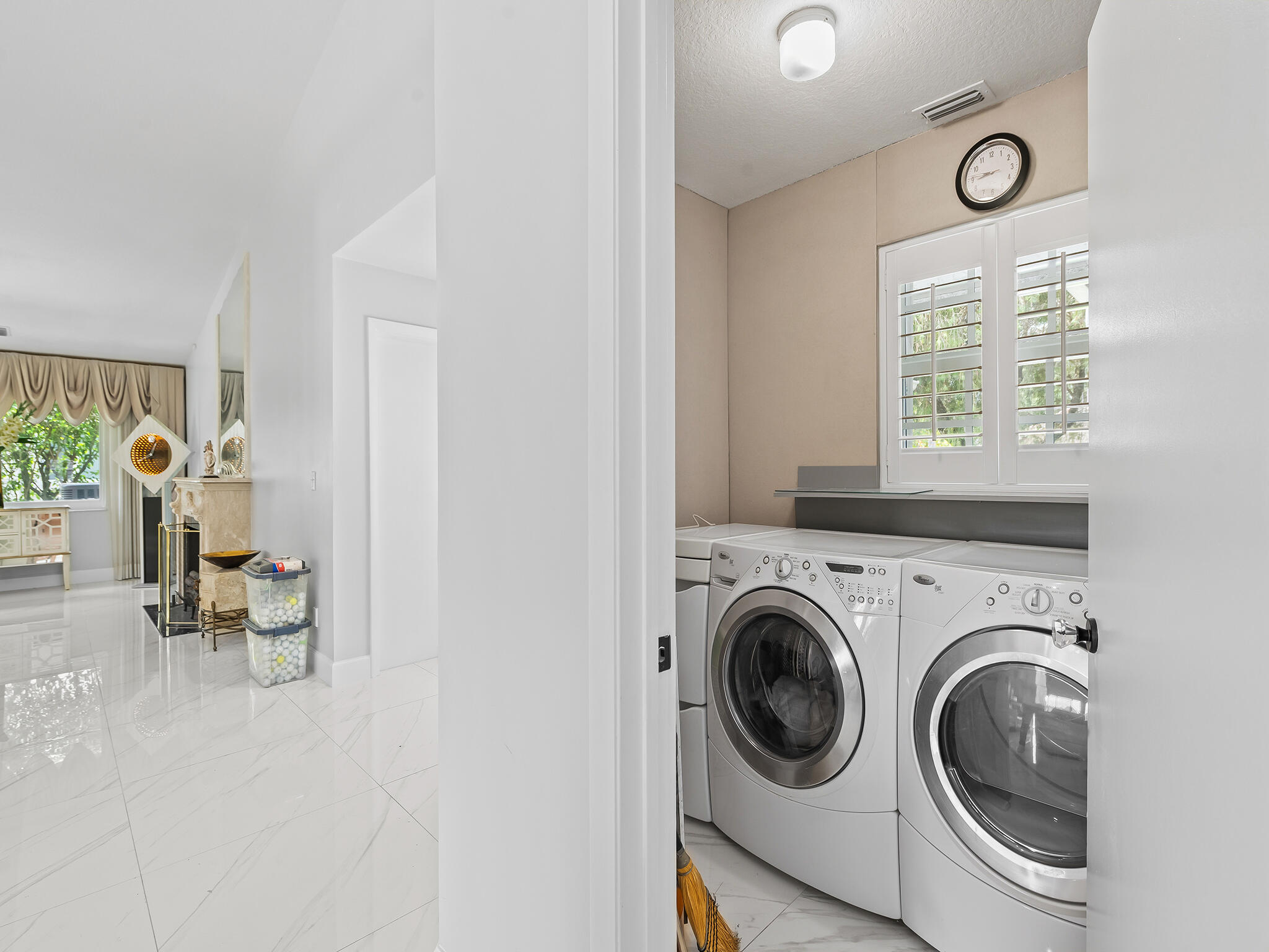 1750 W Oak Knoll Circle